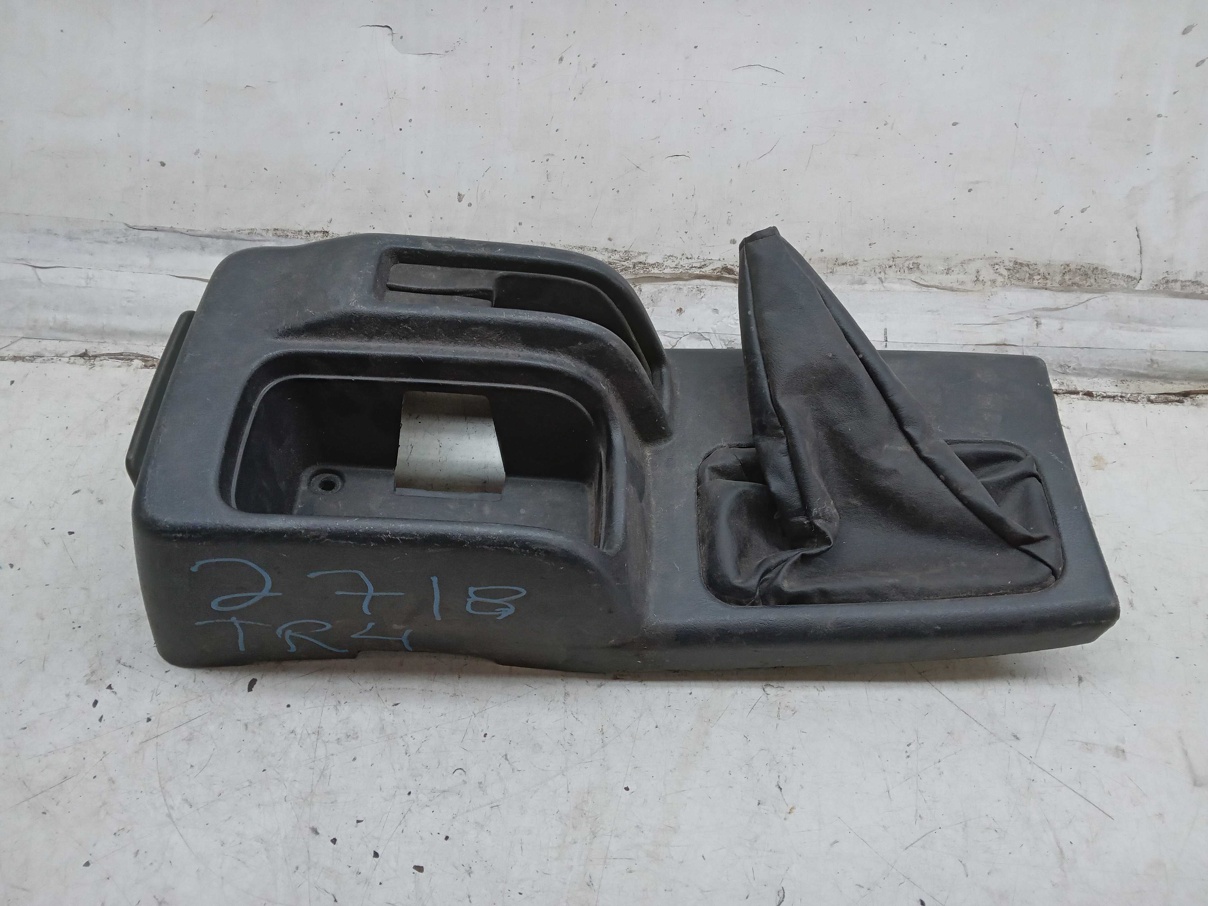 CONSOLE CENTRAL MITSUBISHI PAJERO TR4 2004 1