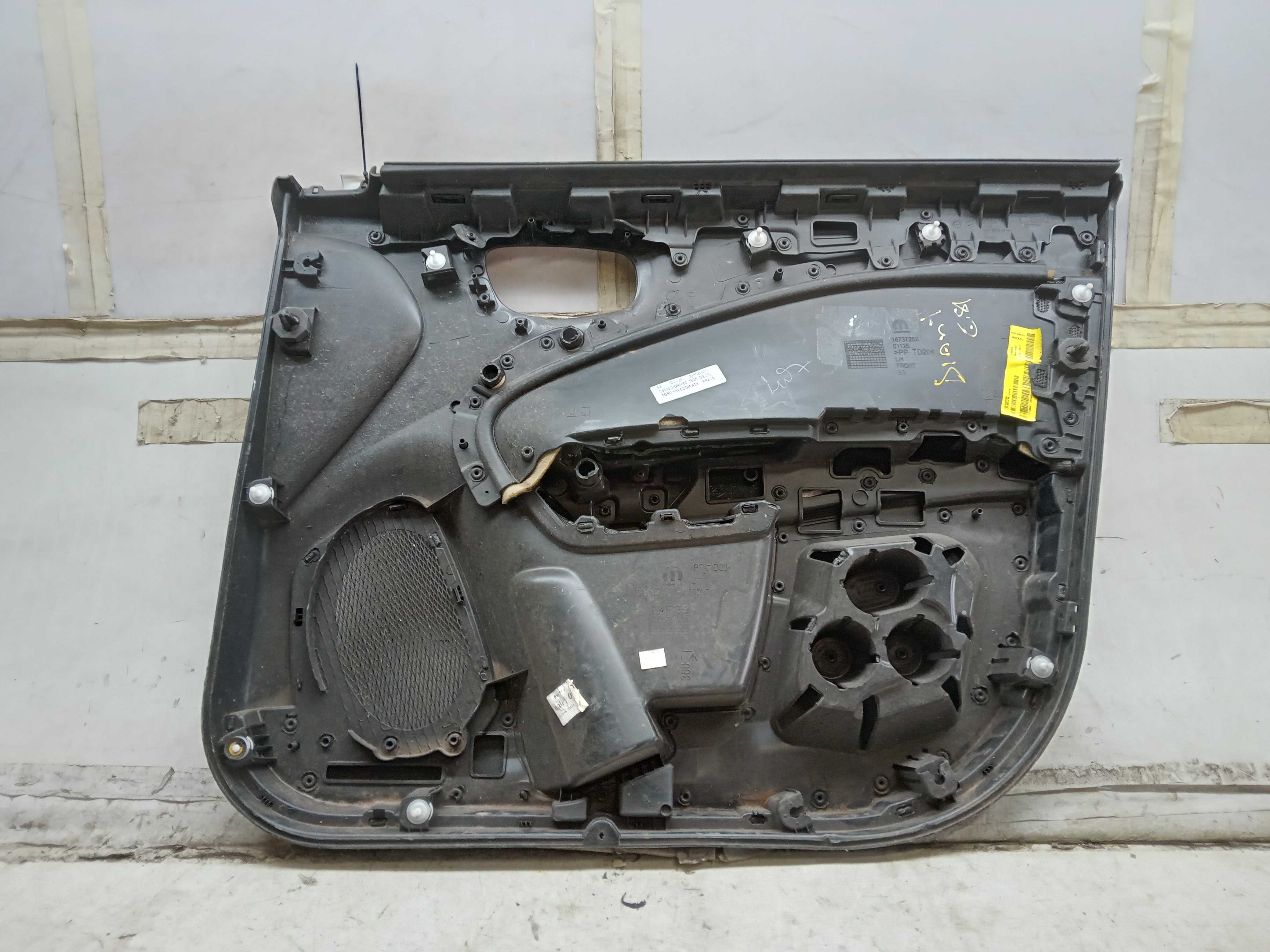 FORRO PORTA DIANTEIRO LE FIAT TORO 2020 1