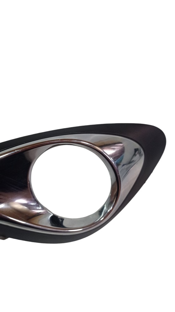 Moldura Grade Farol Milha Esquerdo Nissan March 2014 A 2020 Preto Esquerdo 2