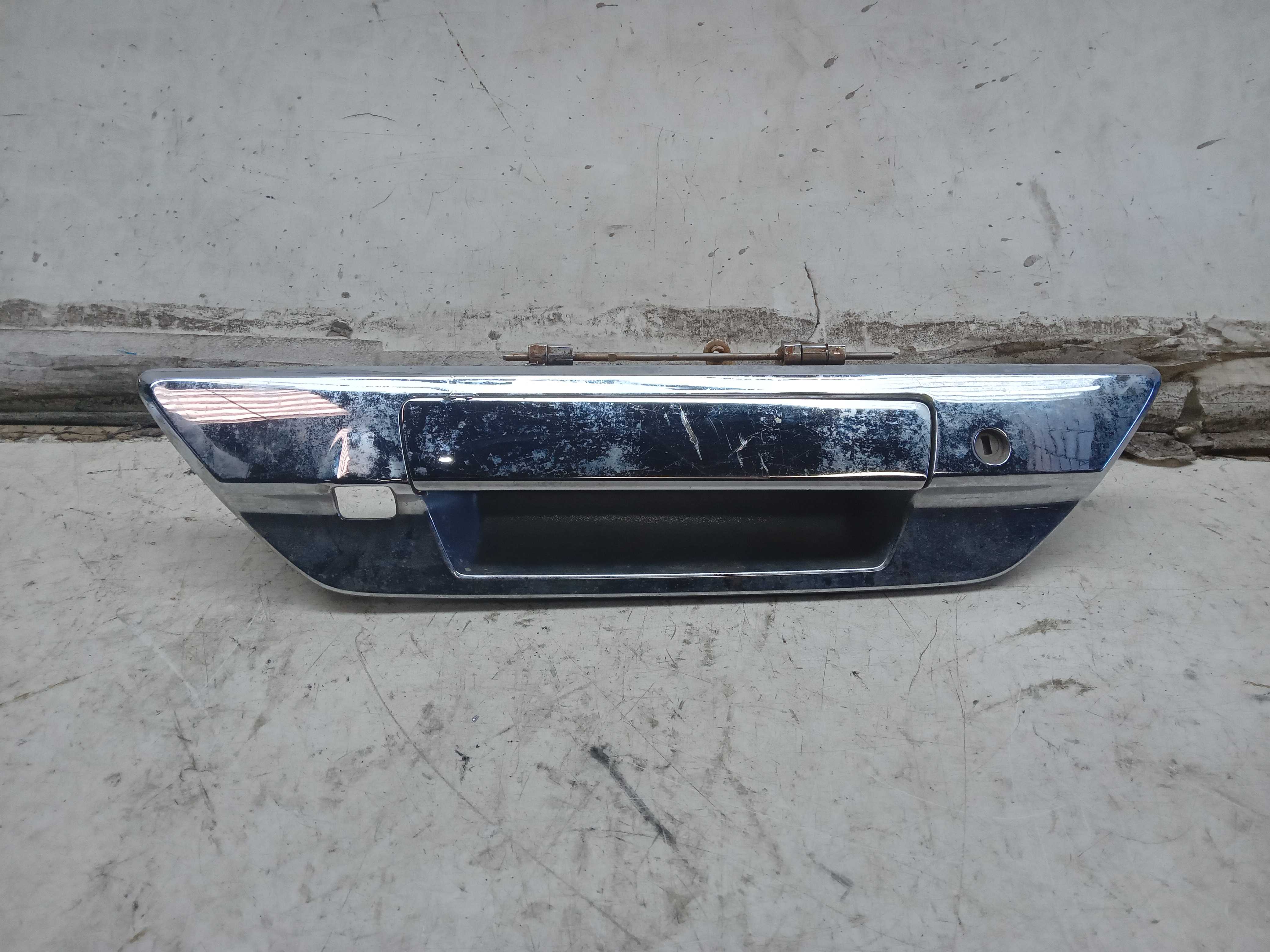 Maçaneta tampa traseira toyota hilux 2019