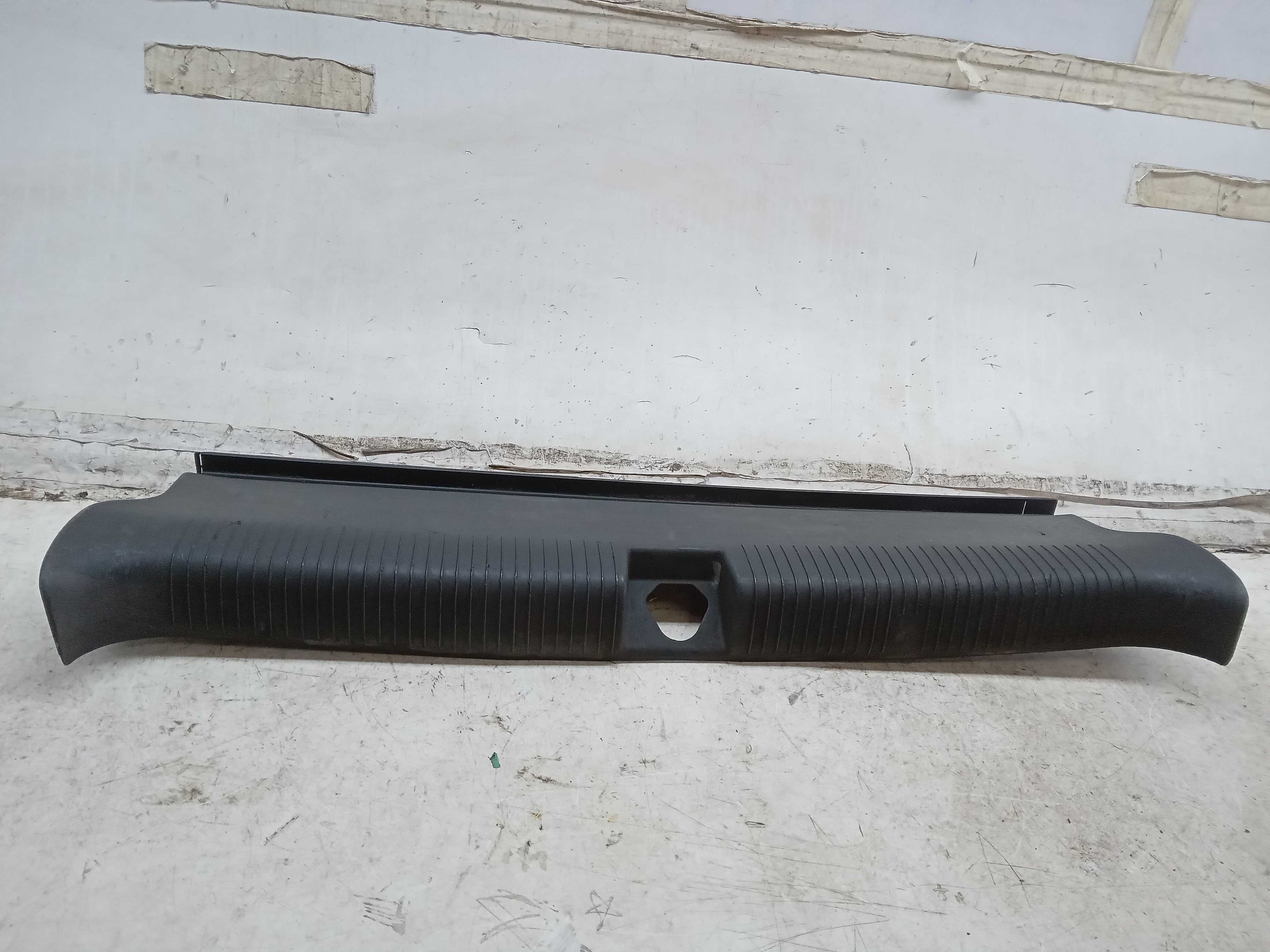 ACABAMENTO MOLDURA SOLEIRA PORTA MALAS GM ASTRA HATCH 2004