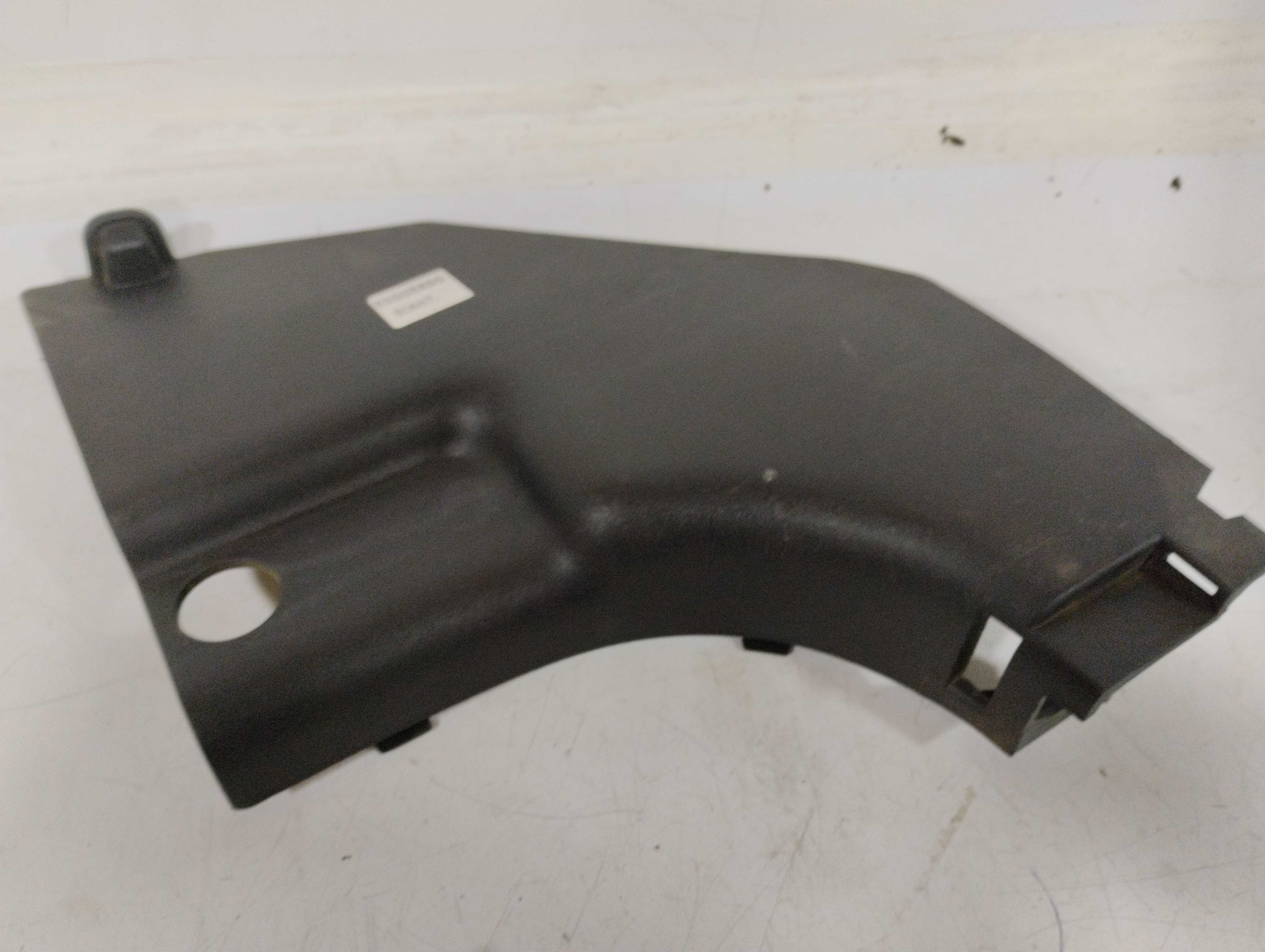 Acabamento inferior coluna esquerda Hyundai Ix35 2015