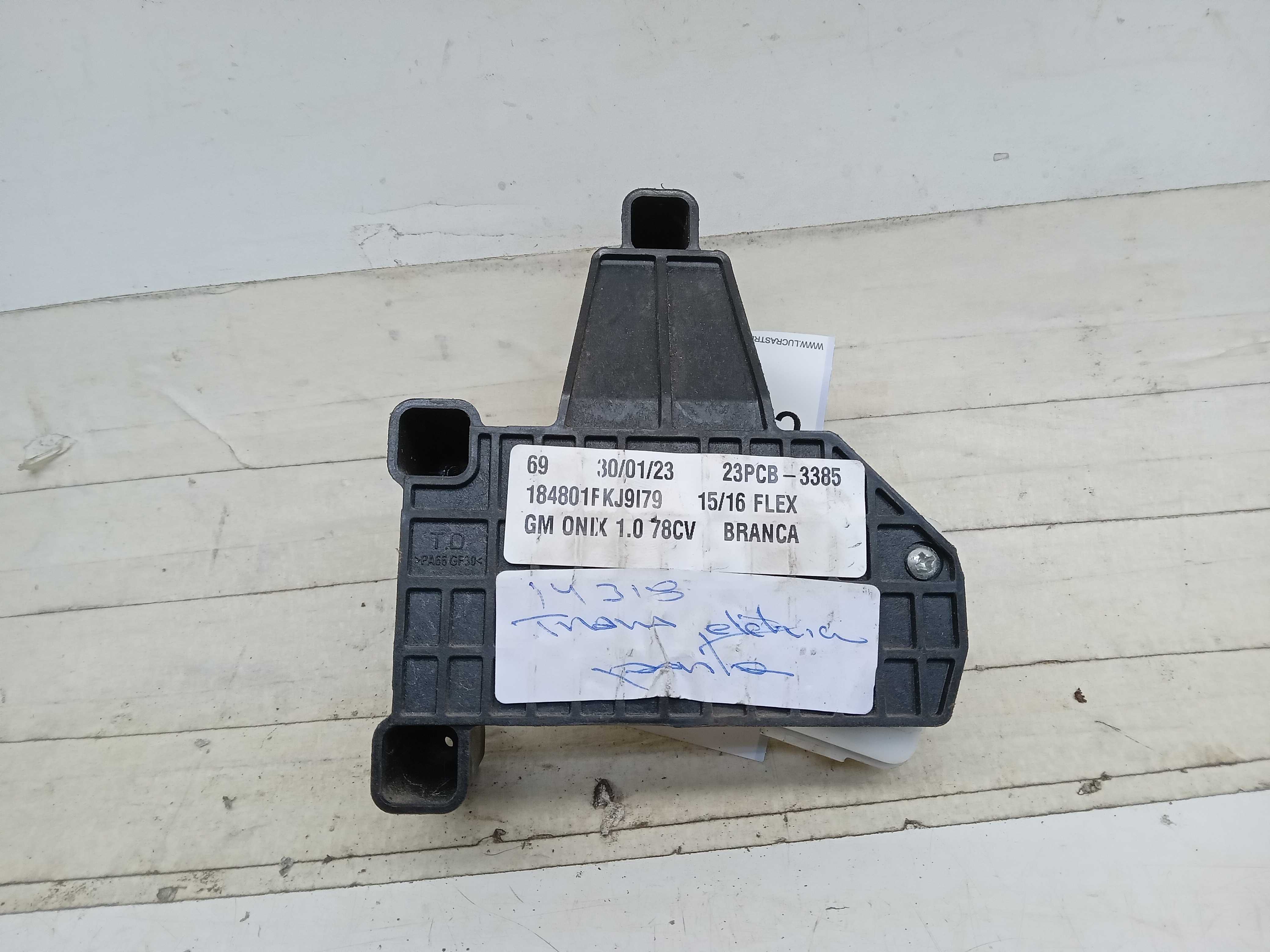 TRAVA ELETRICA PORTA TRASEIRA LD GM ONIX 2015
