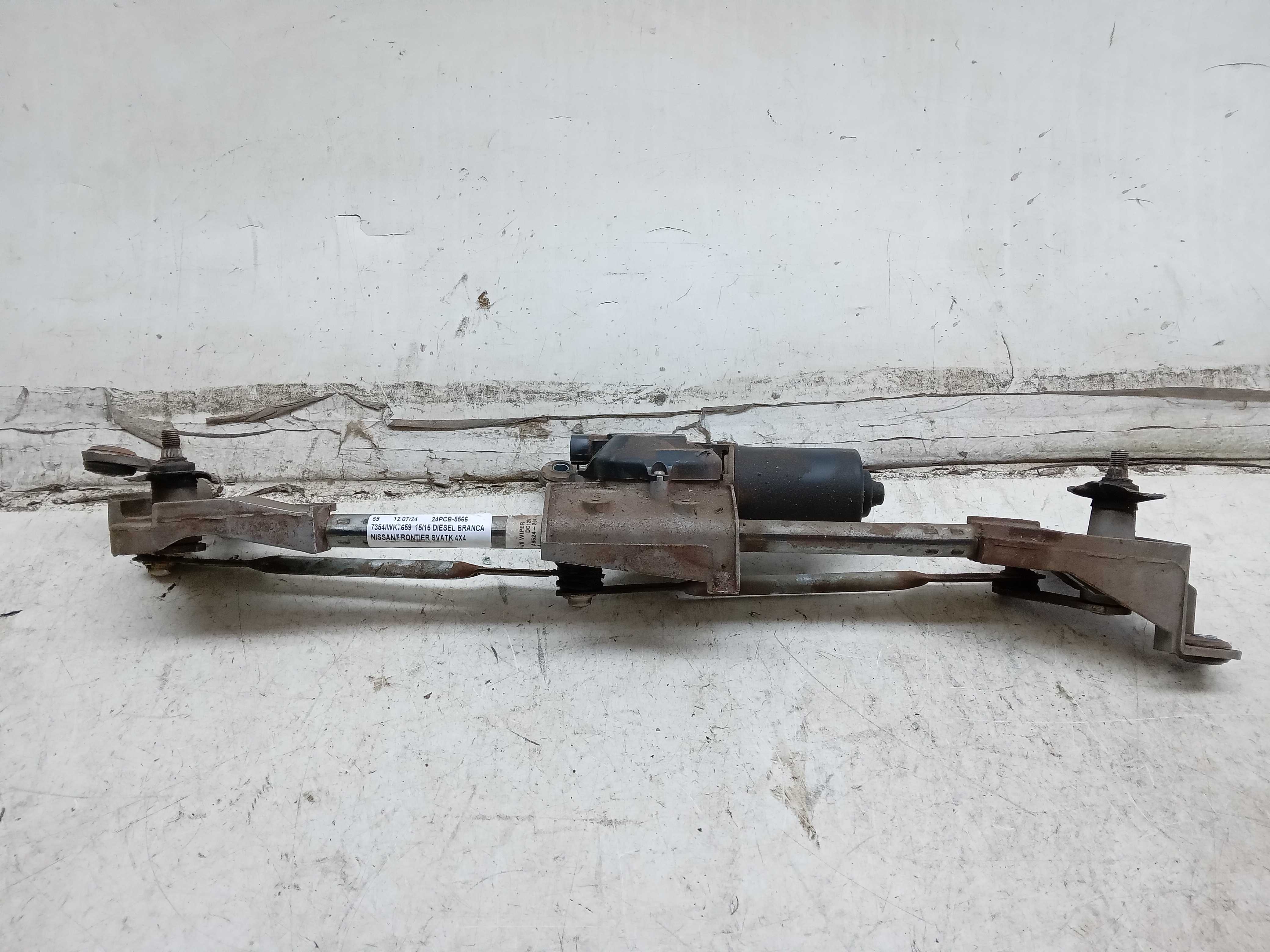 GALHADA COM MOTOR LIMPADOR PARABRISA NISSAN FRONTIER 2015