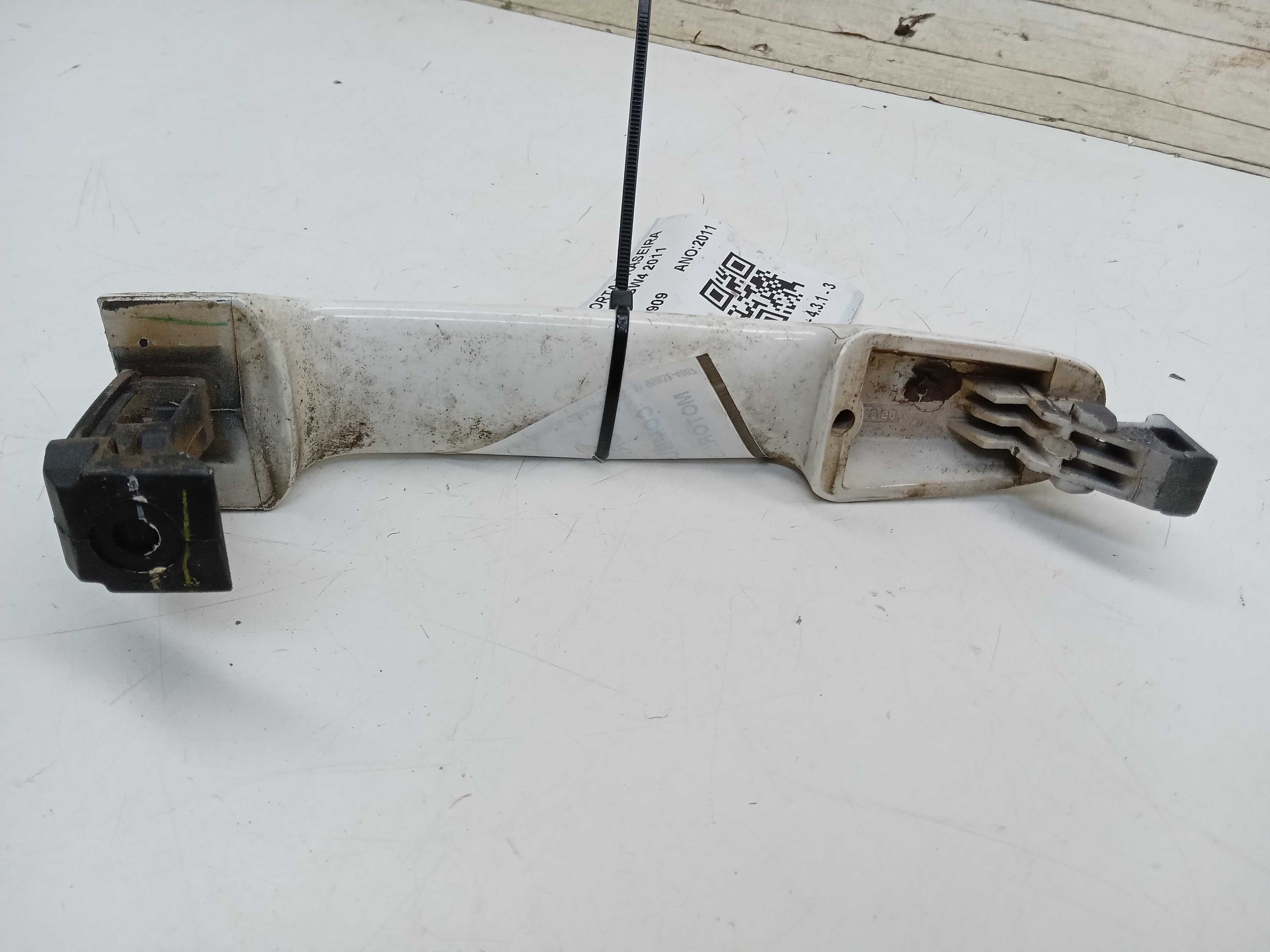 MAÇANETA EXTERNA PORTA TRASEIRA LD TOYOTA HILUX SW4 2011 2
