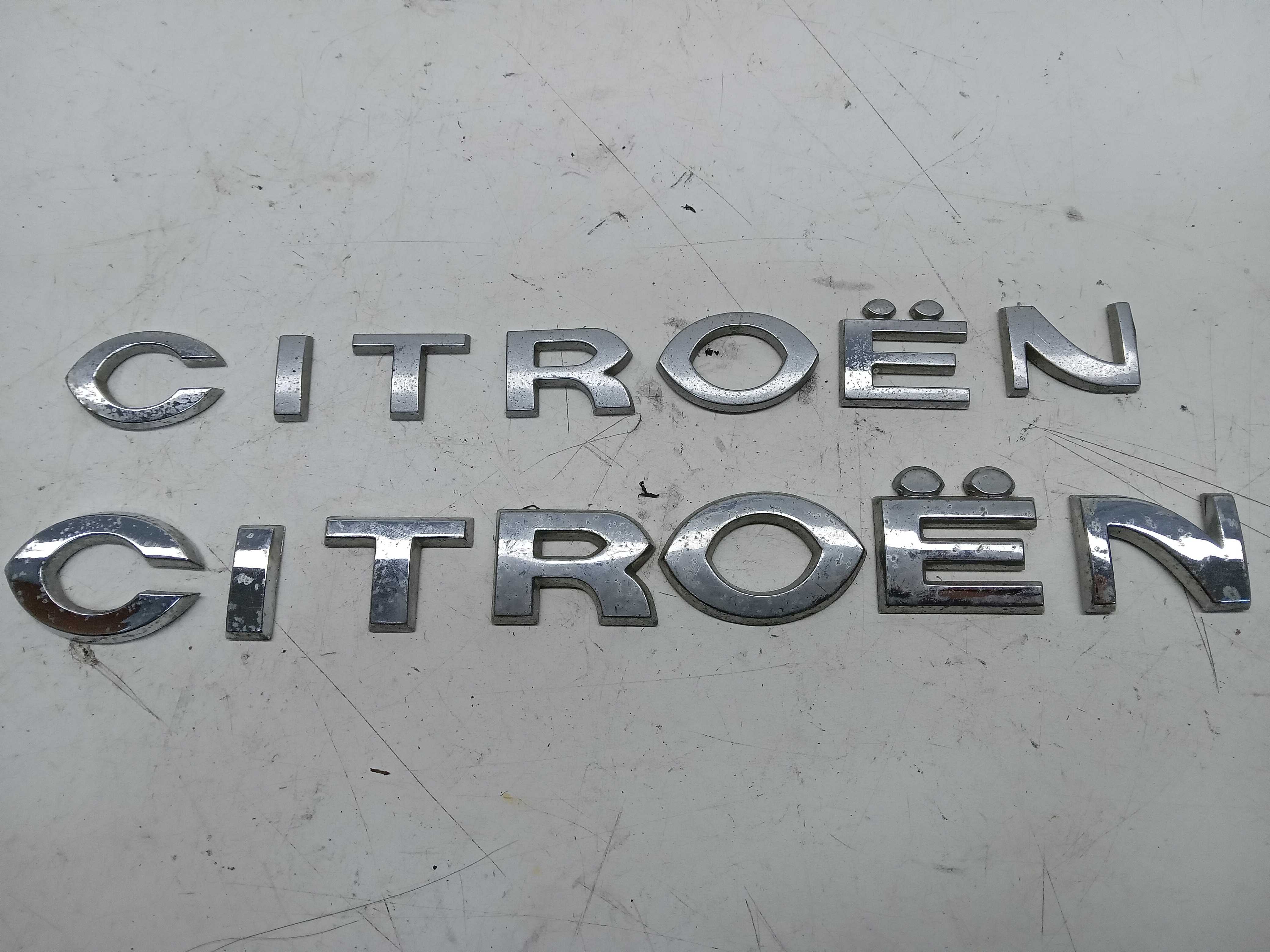 EMBLEMA LETRA CITROEN 2
