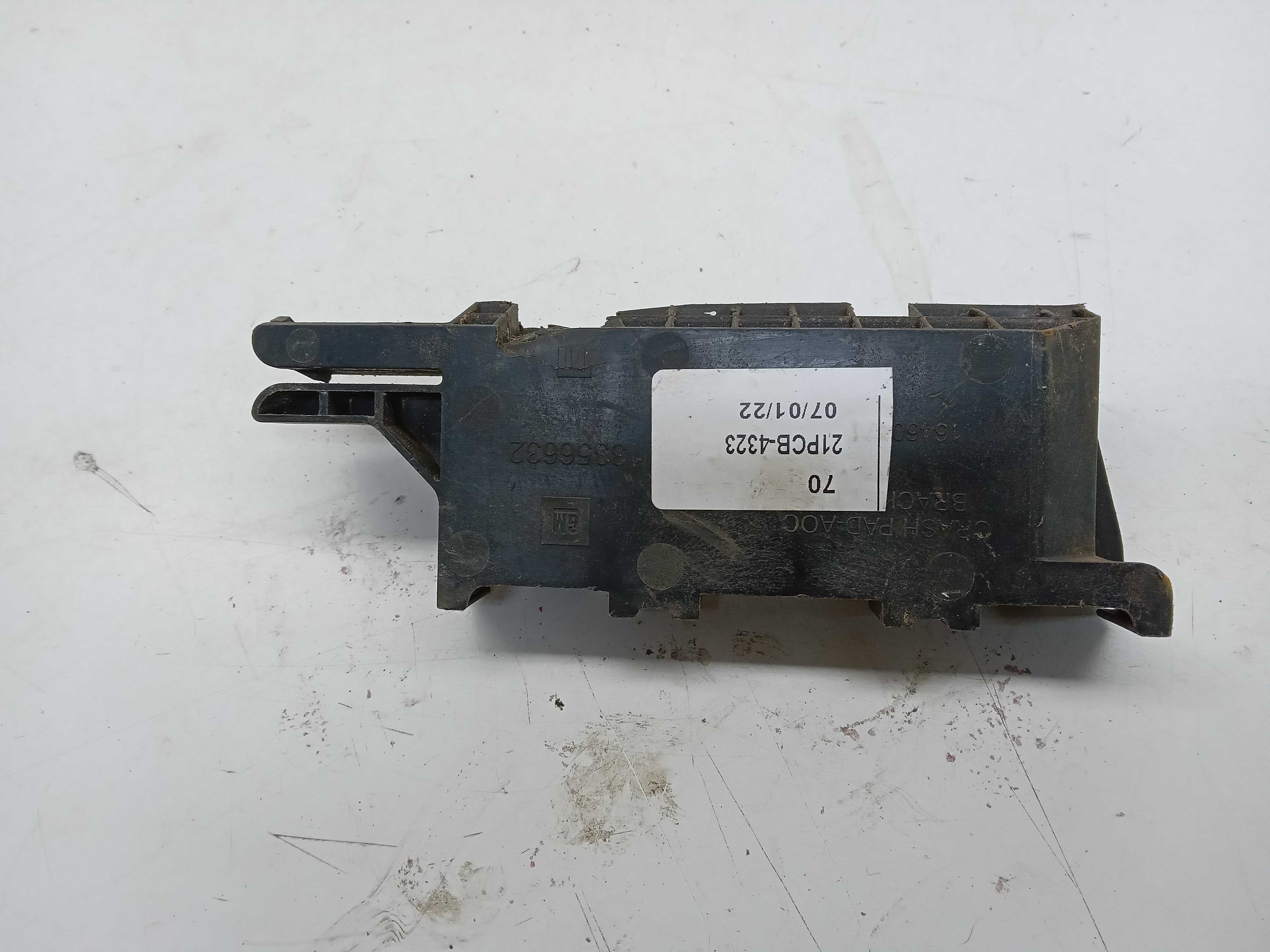 PROTETOR LATERAL RADIADOR LD GM CRUZE 2