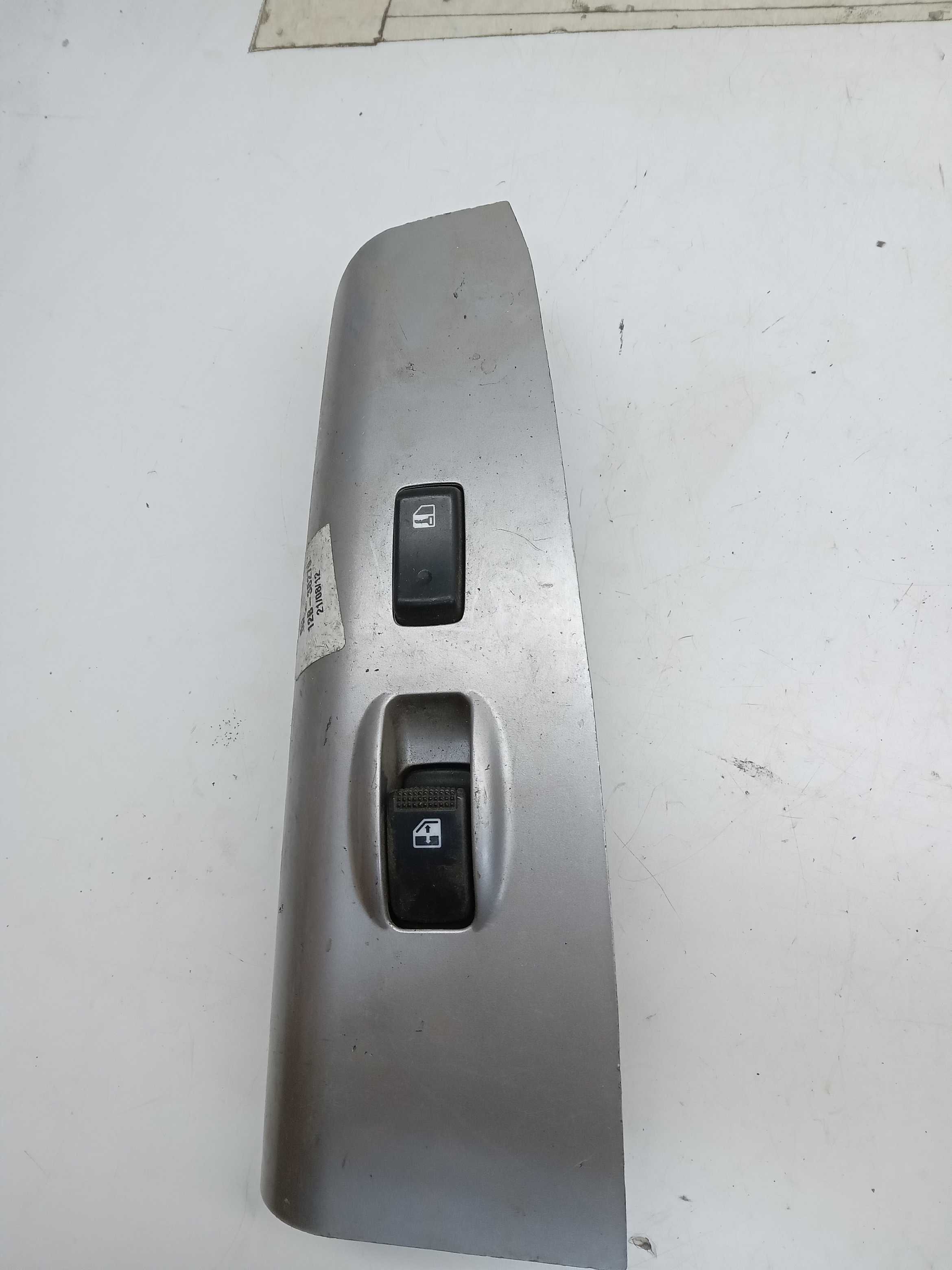 MOLDURA COMANDO BOTAO VIDRO DIANTEIRO LD KIA SPORTAGE 2005 1