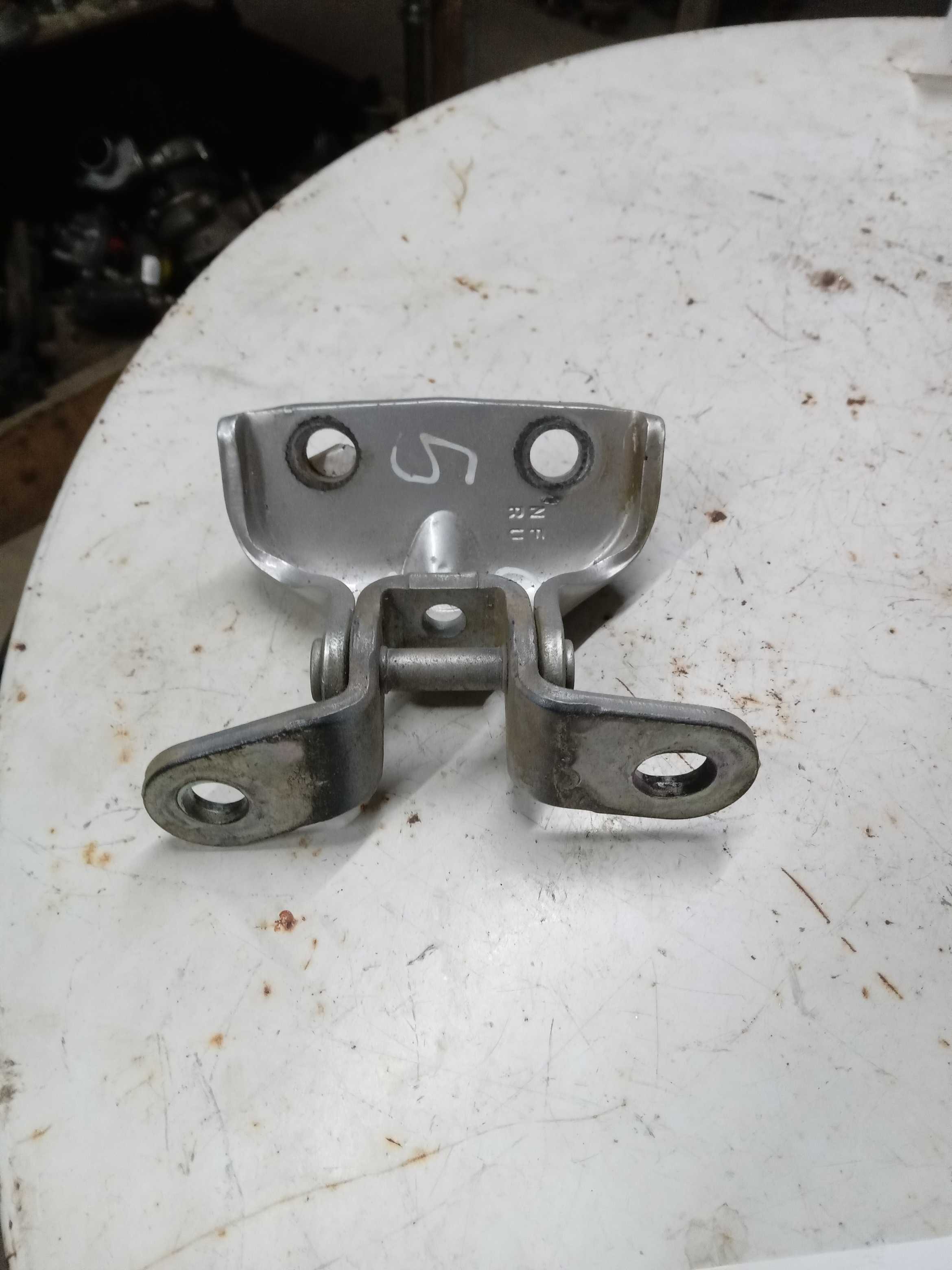 DOBRADIÇA SUPERIOR PORTA TRAS LADO DIREITO HYUNDAI IX35 2015 2
