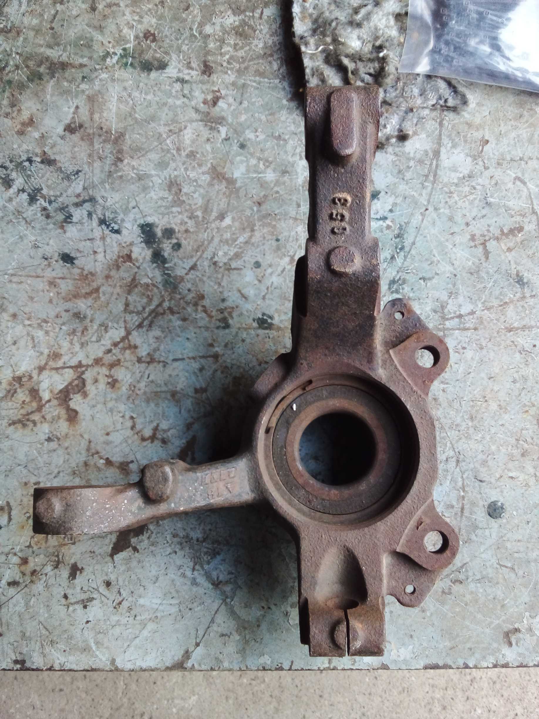 CUBO MONTANTE DIANTEIRO ESQUERDO FIAT STILO / BRAVO COM ABS