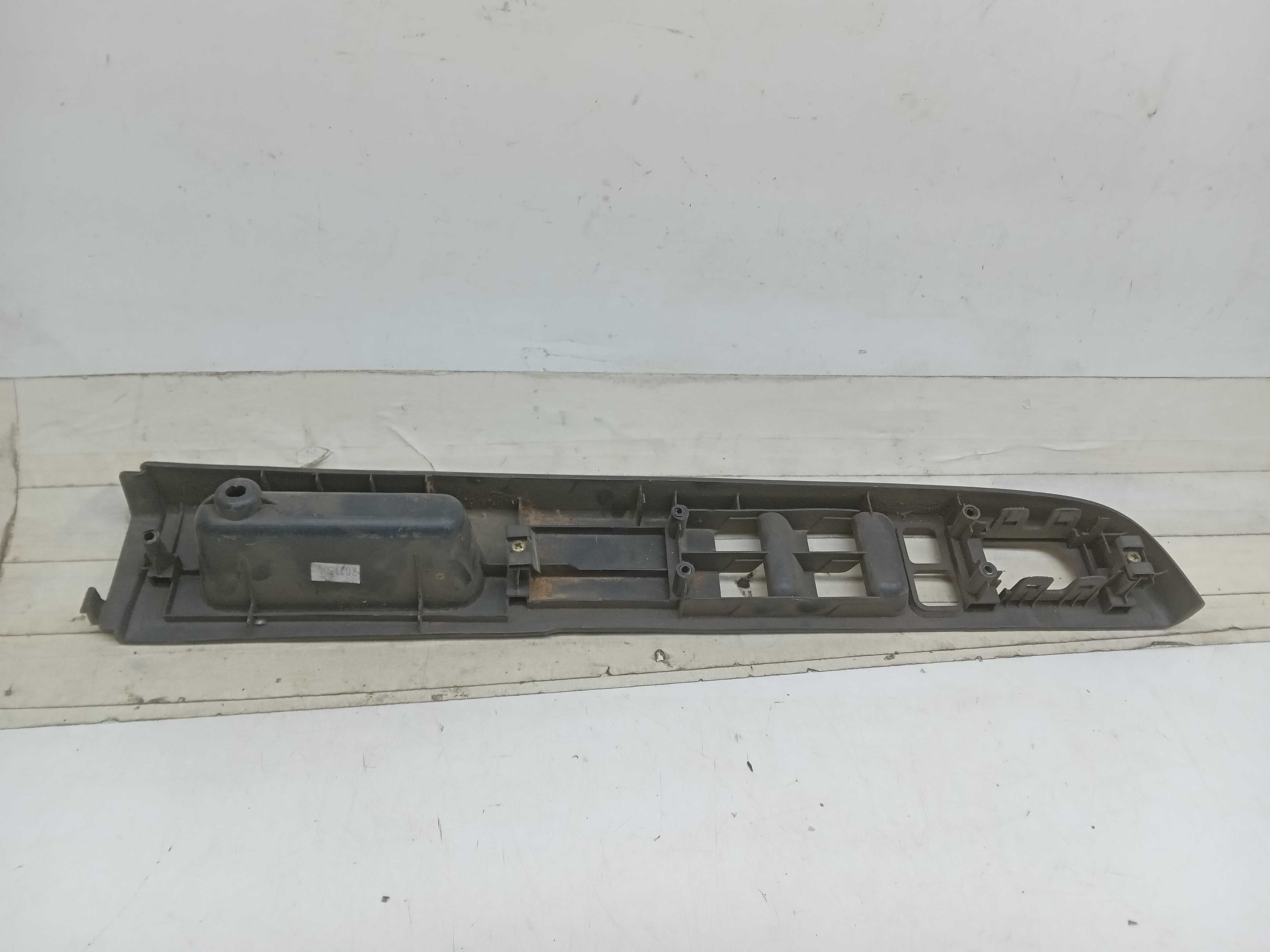 MOLDURA COMANDO BOTAO VIDRO DIANTEIRA LE NISSAN FRONTIER 17 2