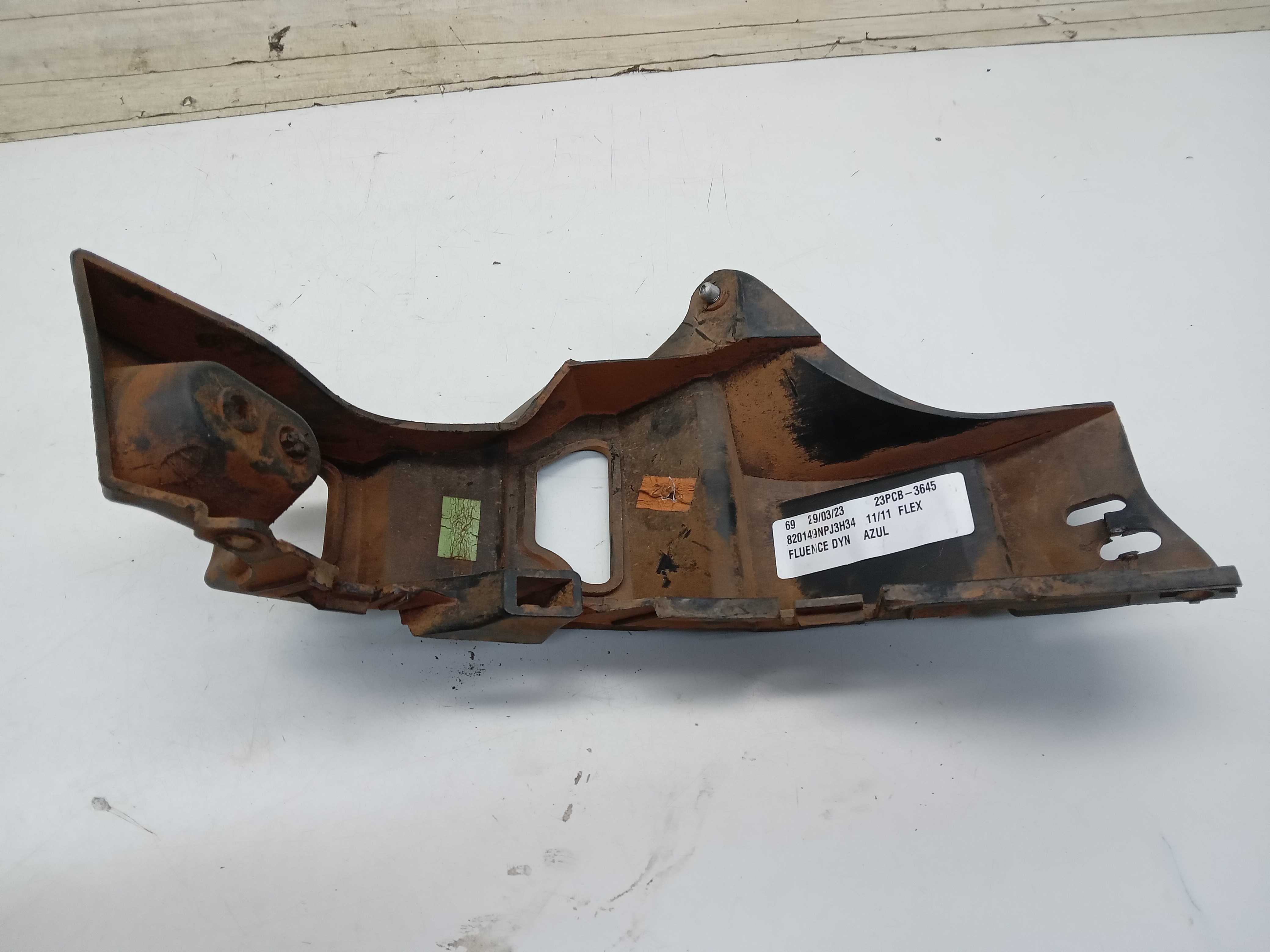 GUIA PARACHOQUE TRASEIRO LD RENAULT FLUENCE 2011 1