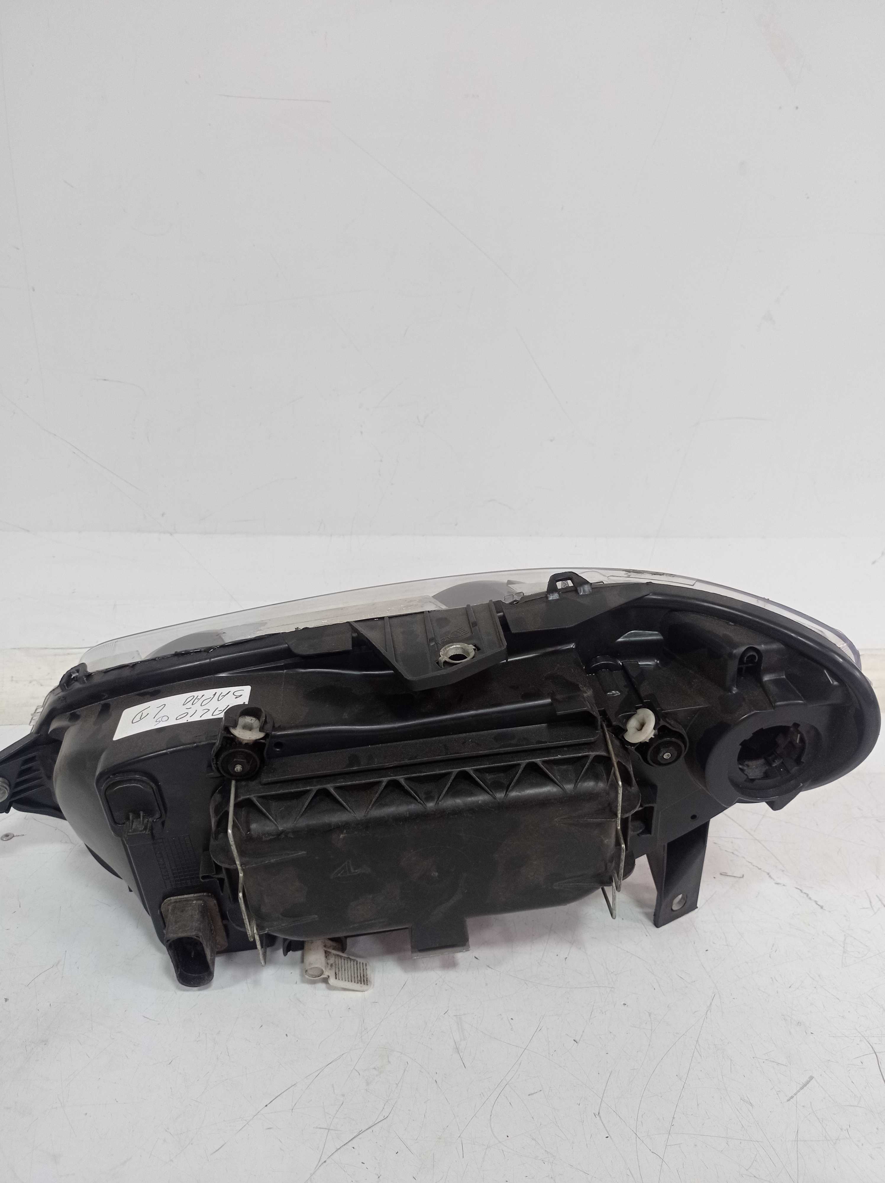 FAROL DIREITO FIAT PALIO SAPÃO 2005 RECUPERADO 3
