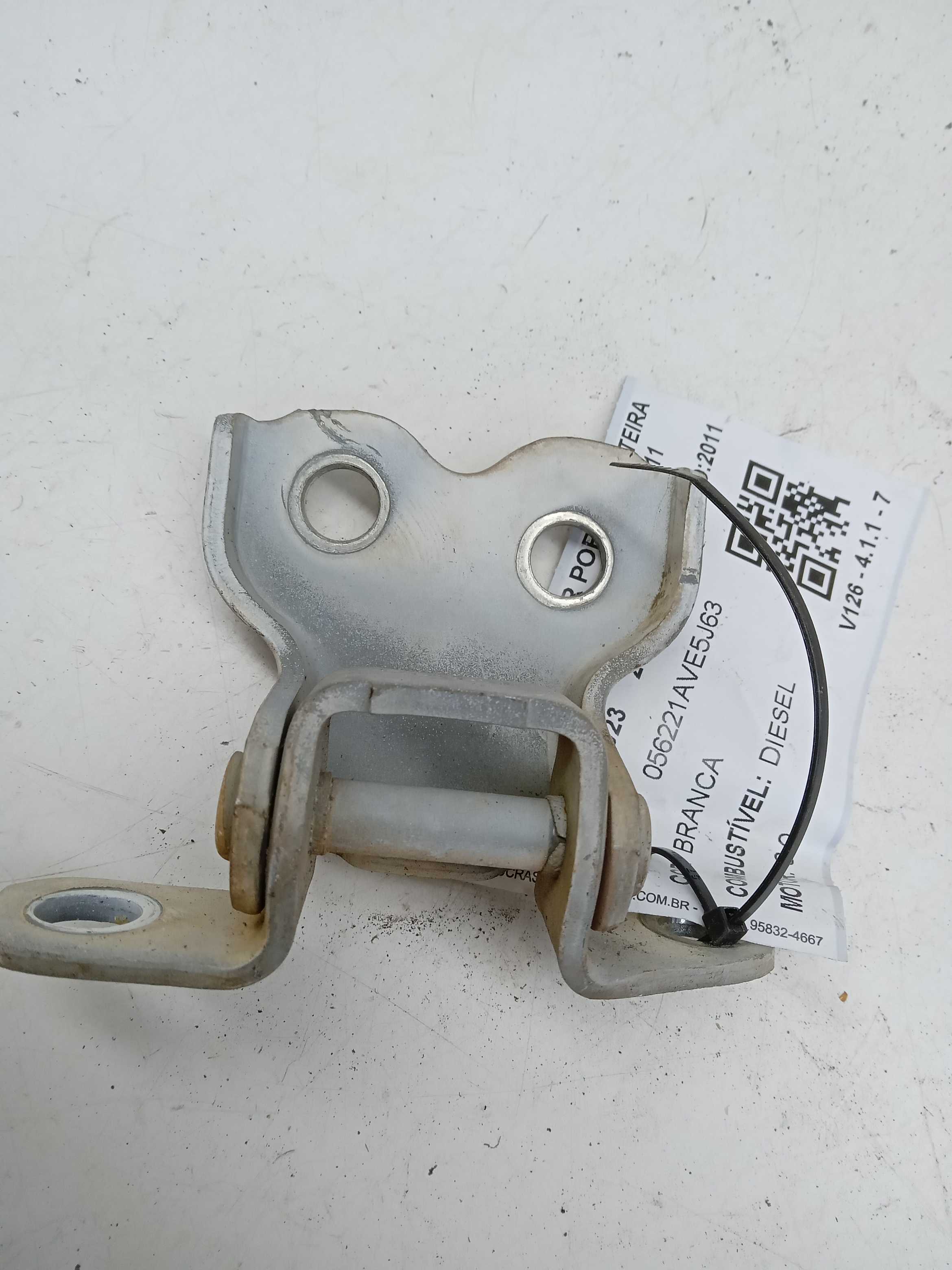 DOBRADIÇA INFERIOR PORTA DIANTEIRA LD TOYOTA HILUX SW4 2011 1