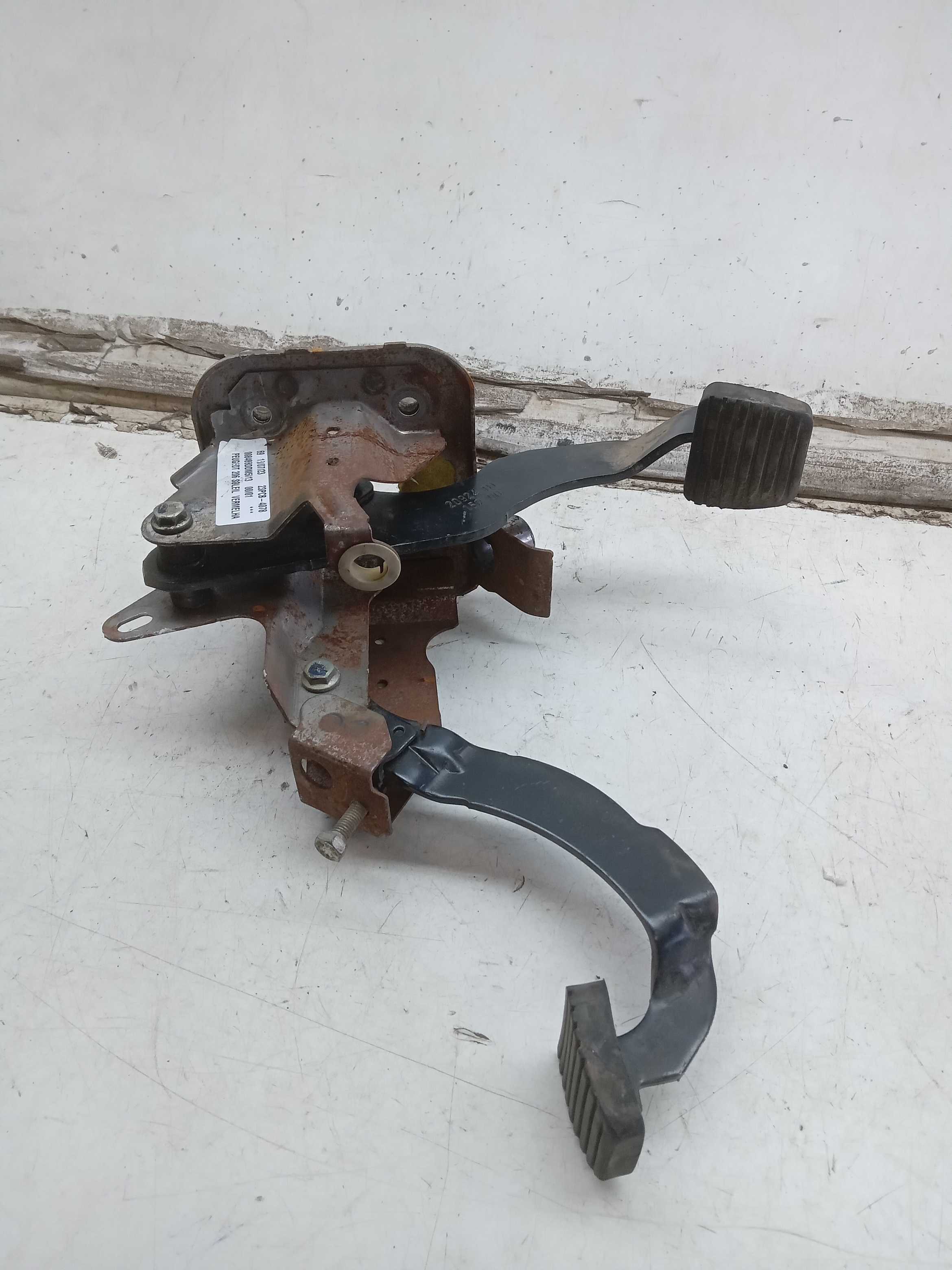 PEDAL DE FREIO E EMBREAGEM PEUGEOT 206 2000 1