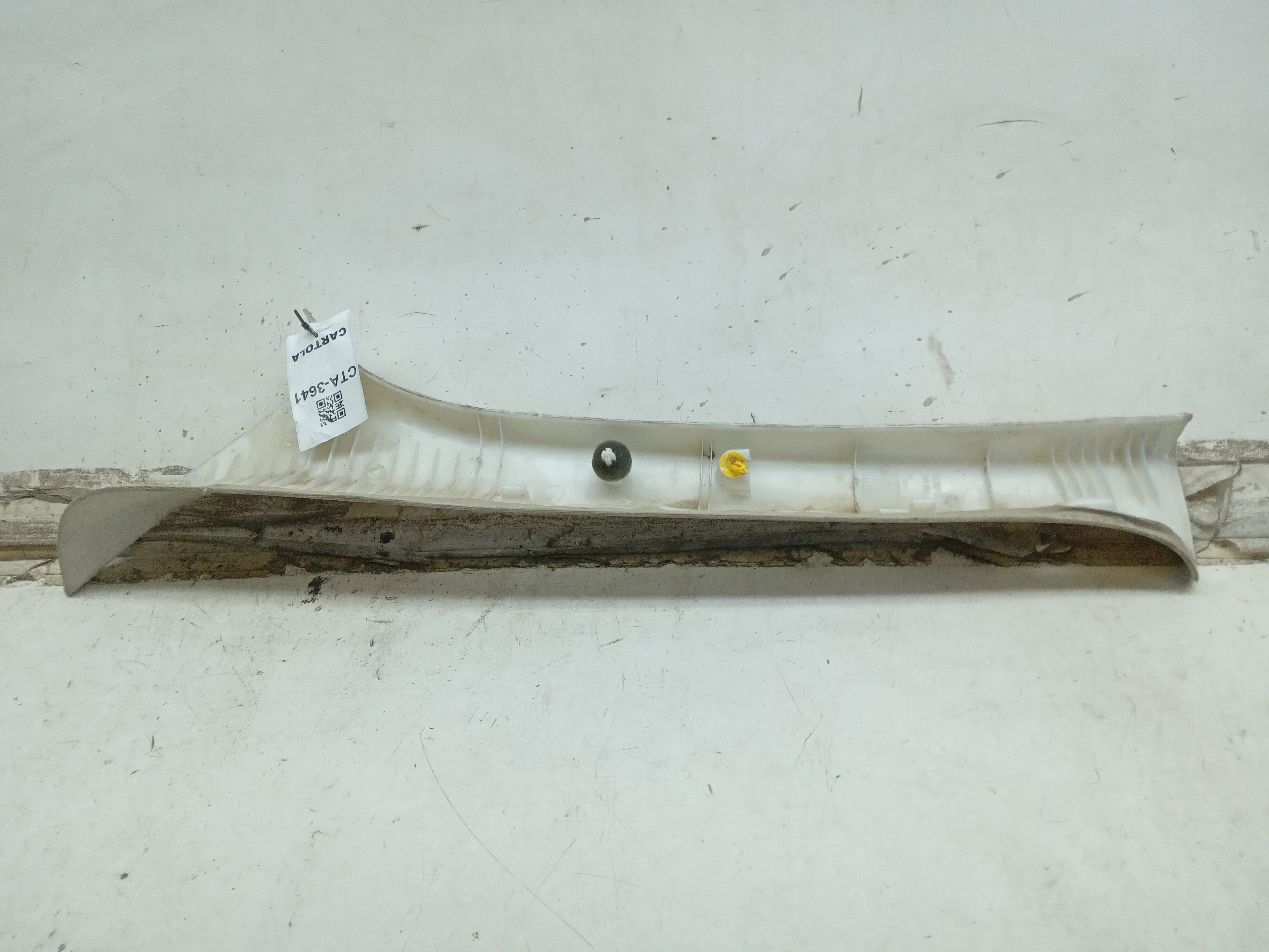 MOLDURA ACABAMENTO COLUNA PARABRISA LD VOLVO XC60 2011 2