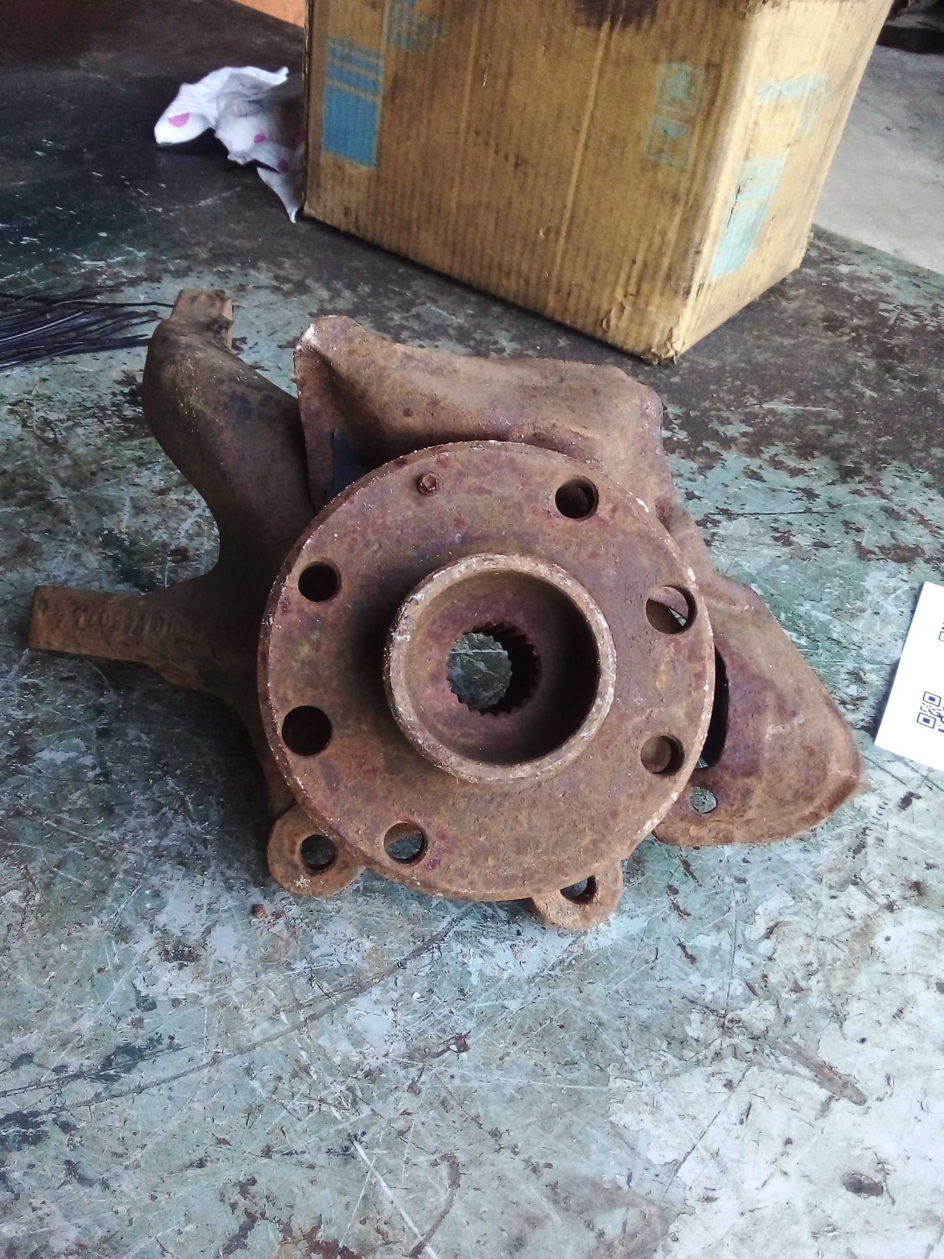 CUBO MONTANTE DIANTEIRO ESQUERDO GM CORSA 2000 2