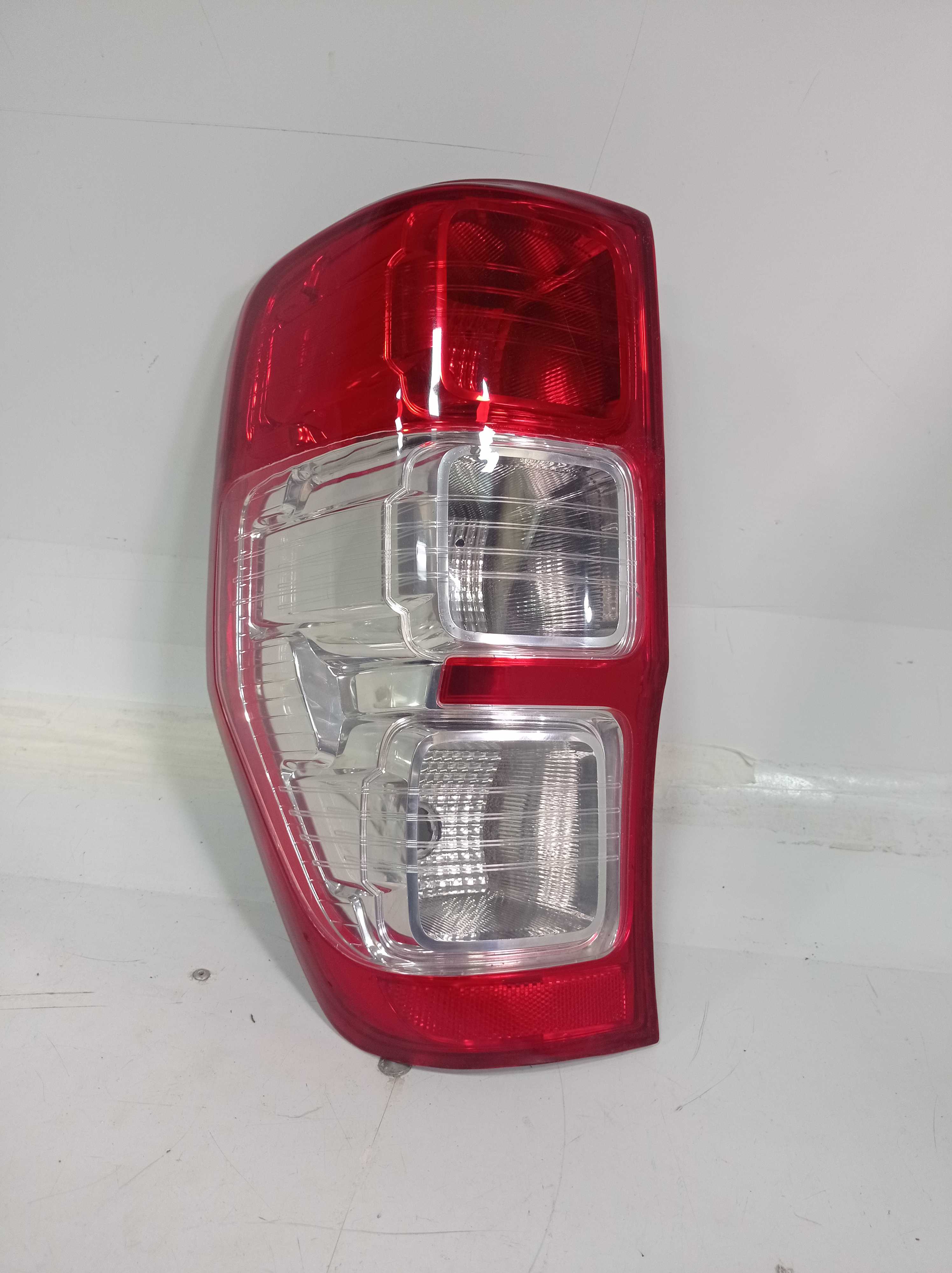 LANTERNA TRASEIRA ESQUERDA FORD RANGER 2012 RECUPERADA 1