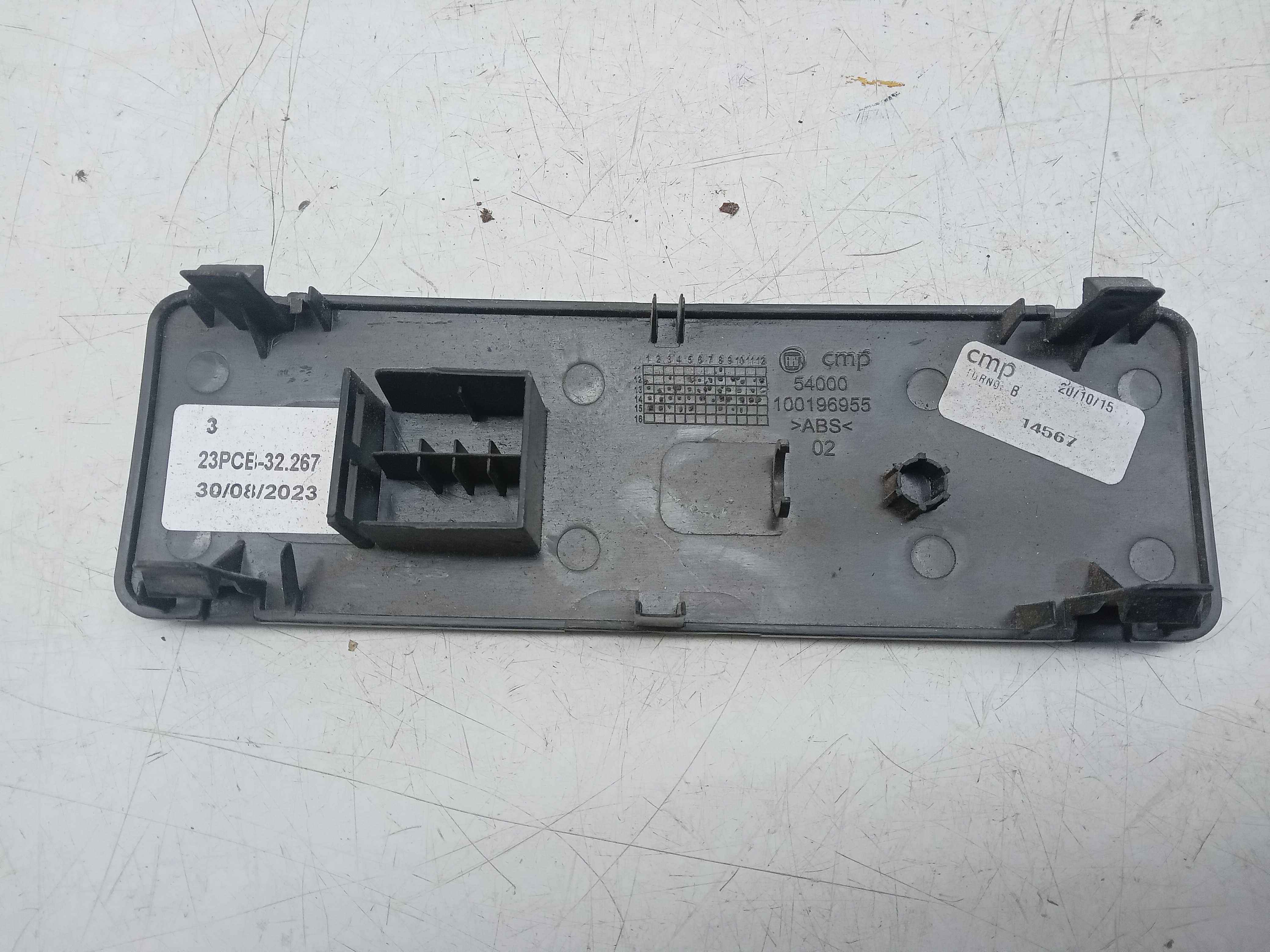 MOLDURA ACABAMENTO TAMPA RADIO FIAT UNO STRADA PALIO.