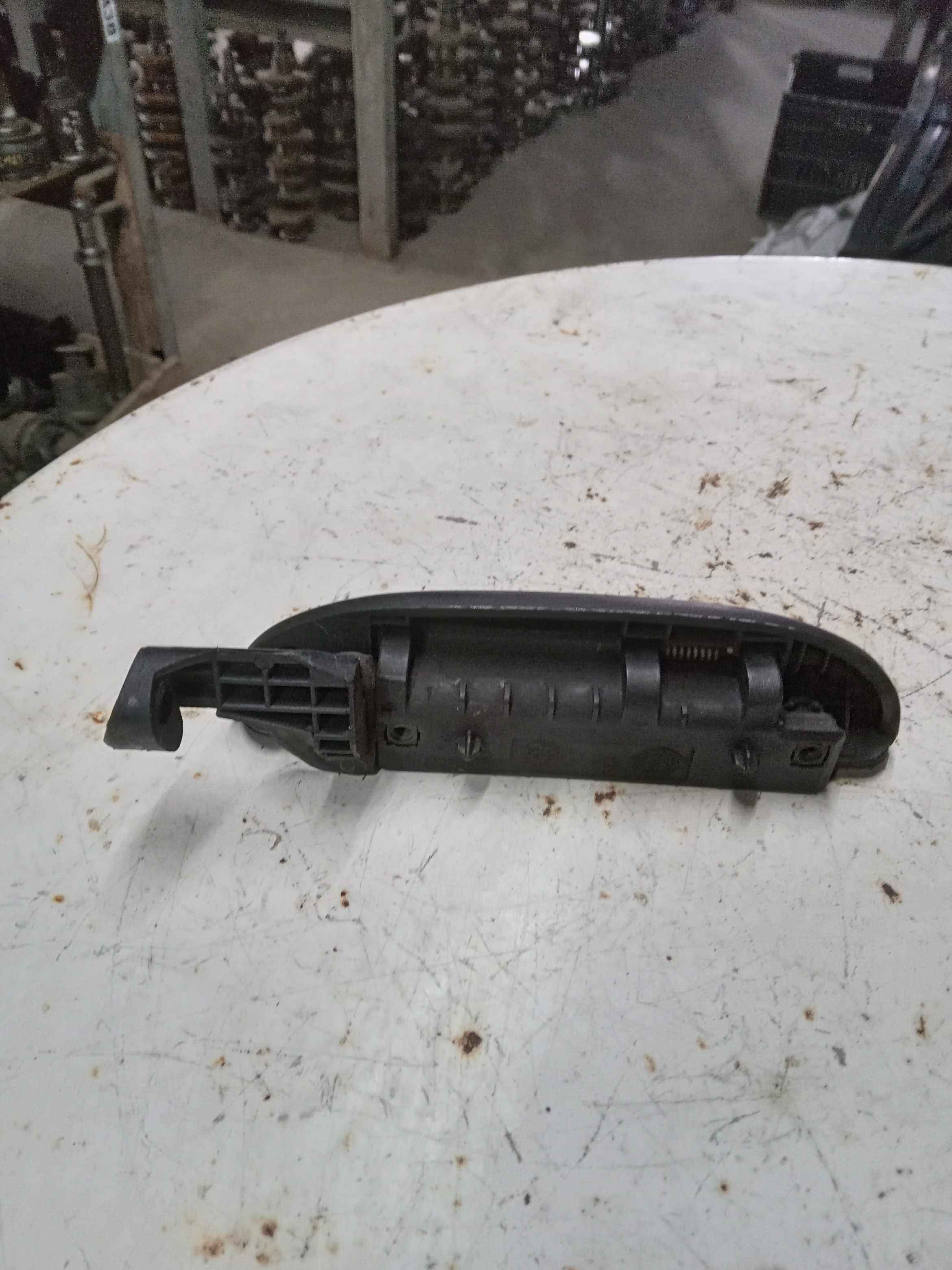 MAÇANETA EXTERNA LADO ESQUERDO FIAT PALIO 1997 2