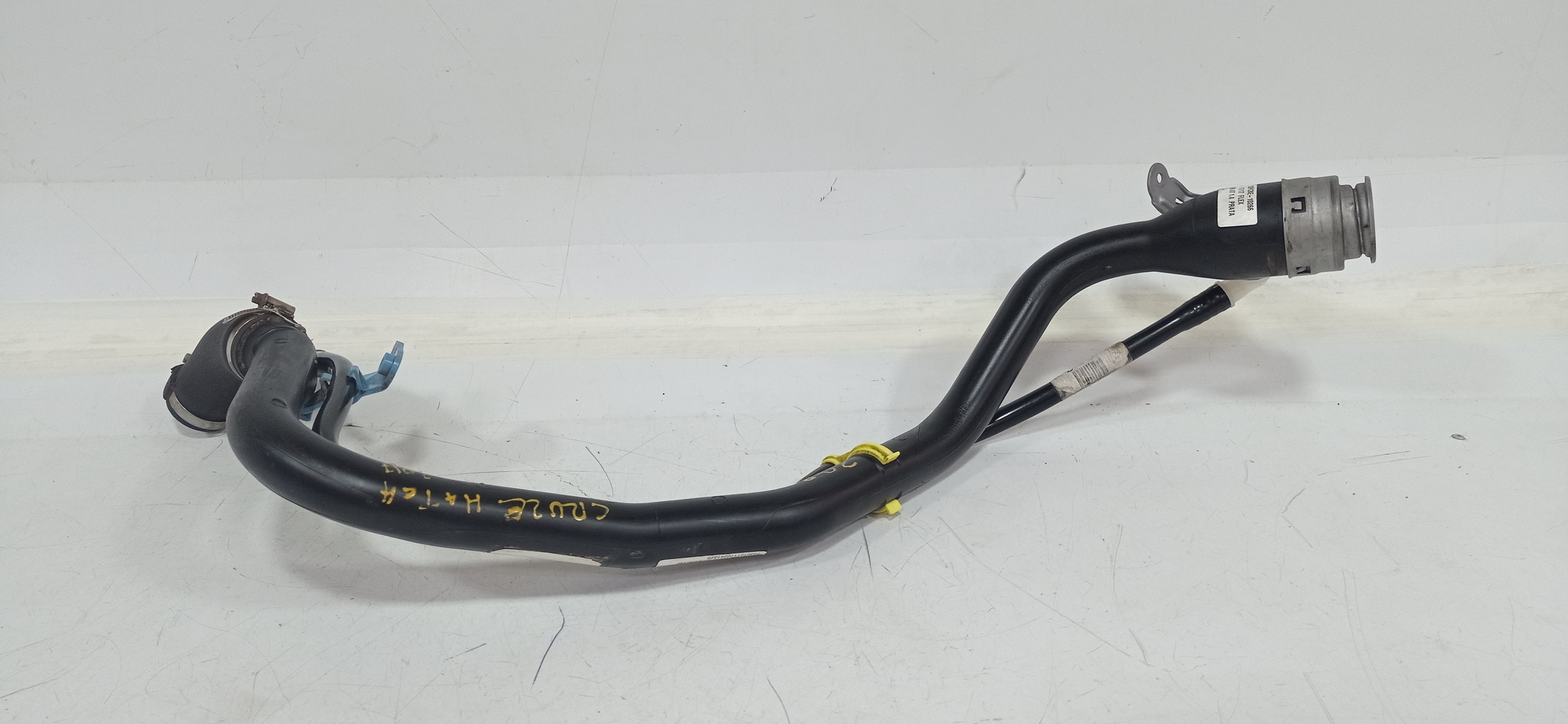13493915 Gargalo Do Tanque Gm Cruze Hatch 2018  Preto 2018 2