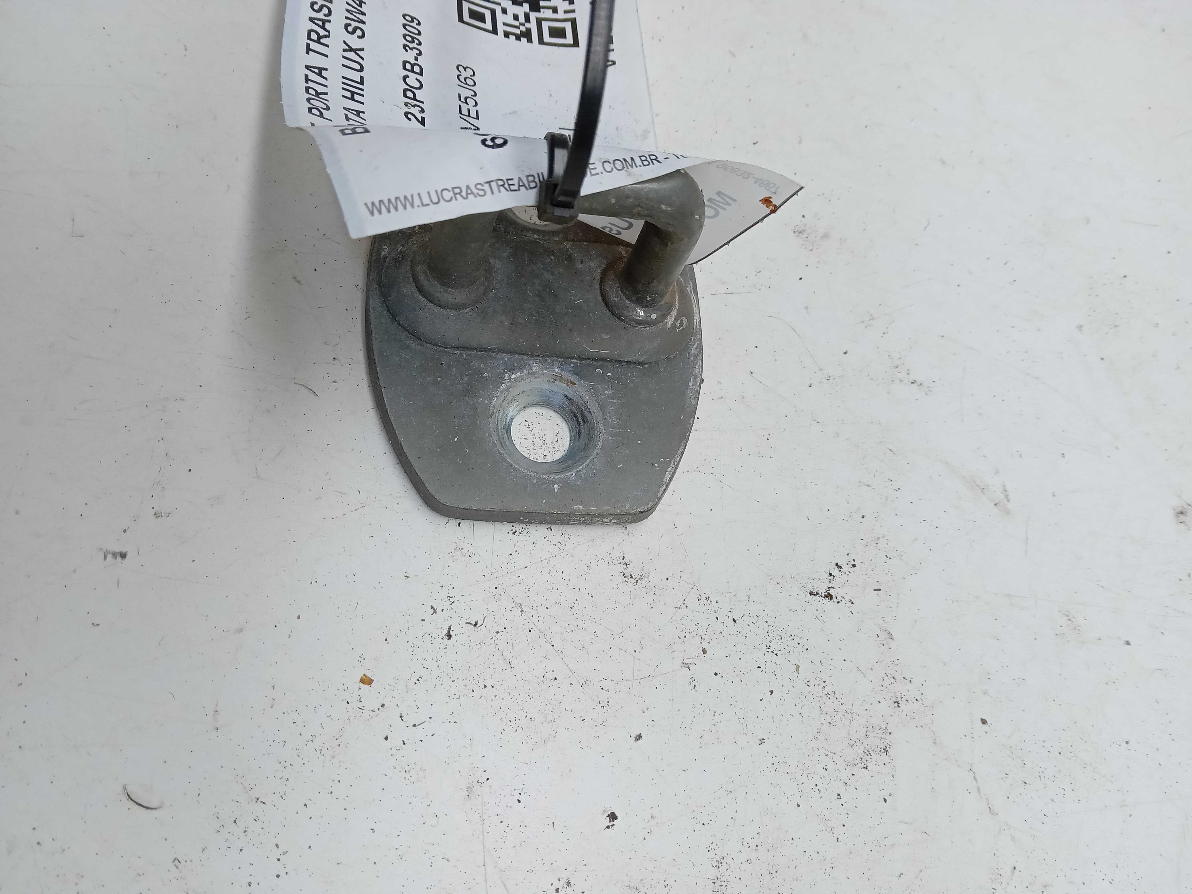 BATENTE  PORTA TRASEIRA DIREITA TOYOTA HILUX SW4 2011 2
