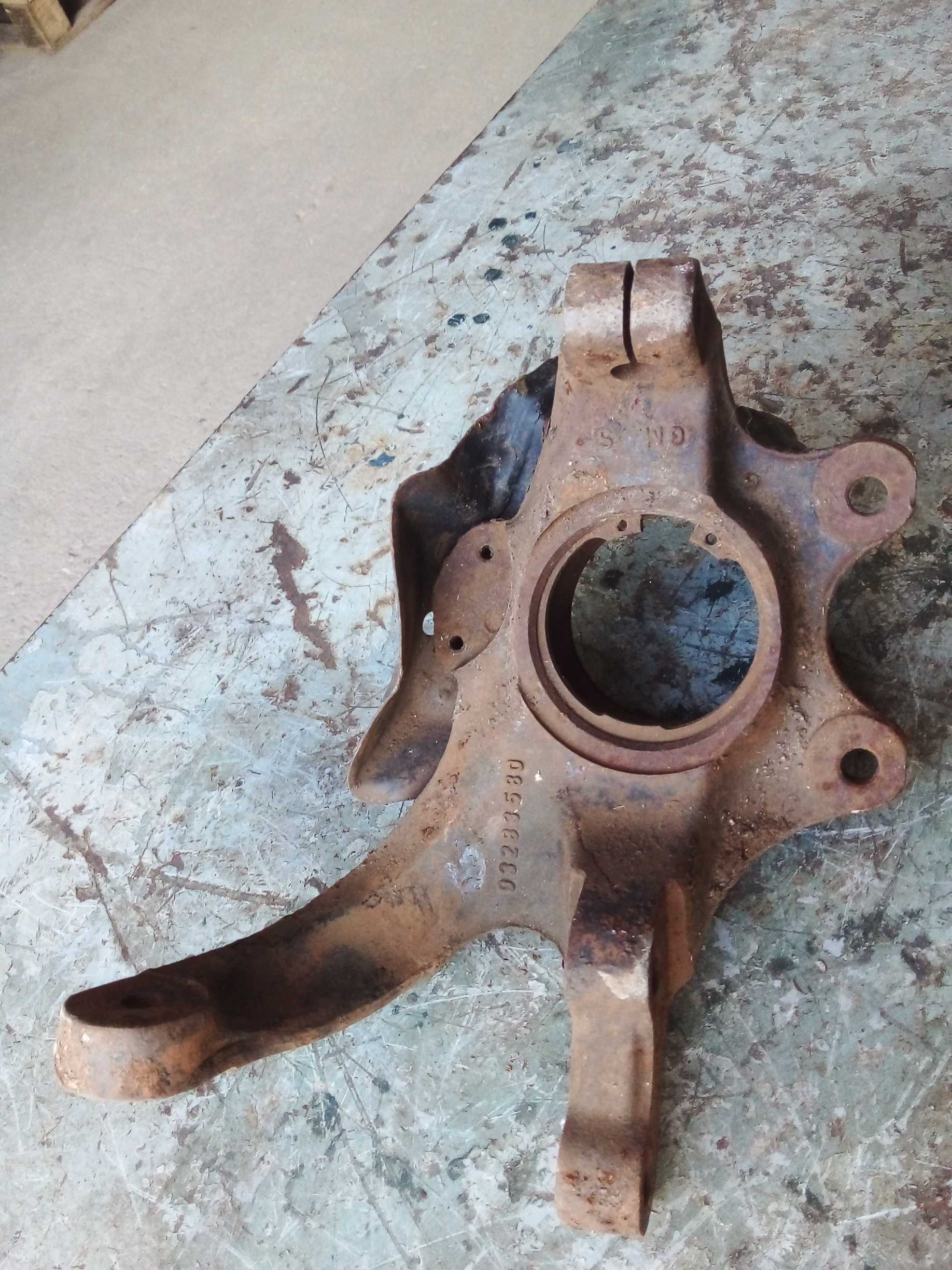 CUBO MONTANTE DIANTEIRO ESQUERDO GM CORSA 2007 1