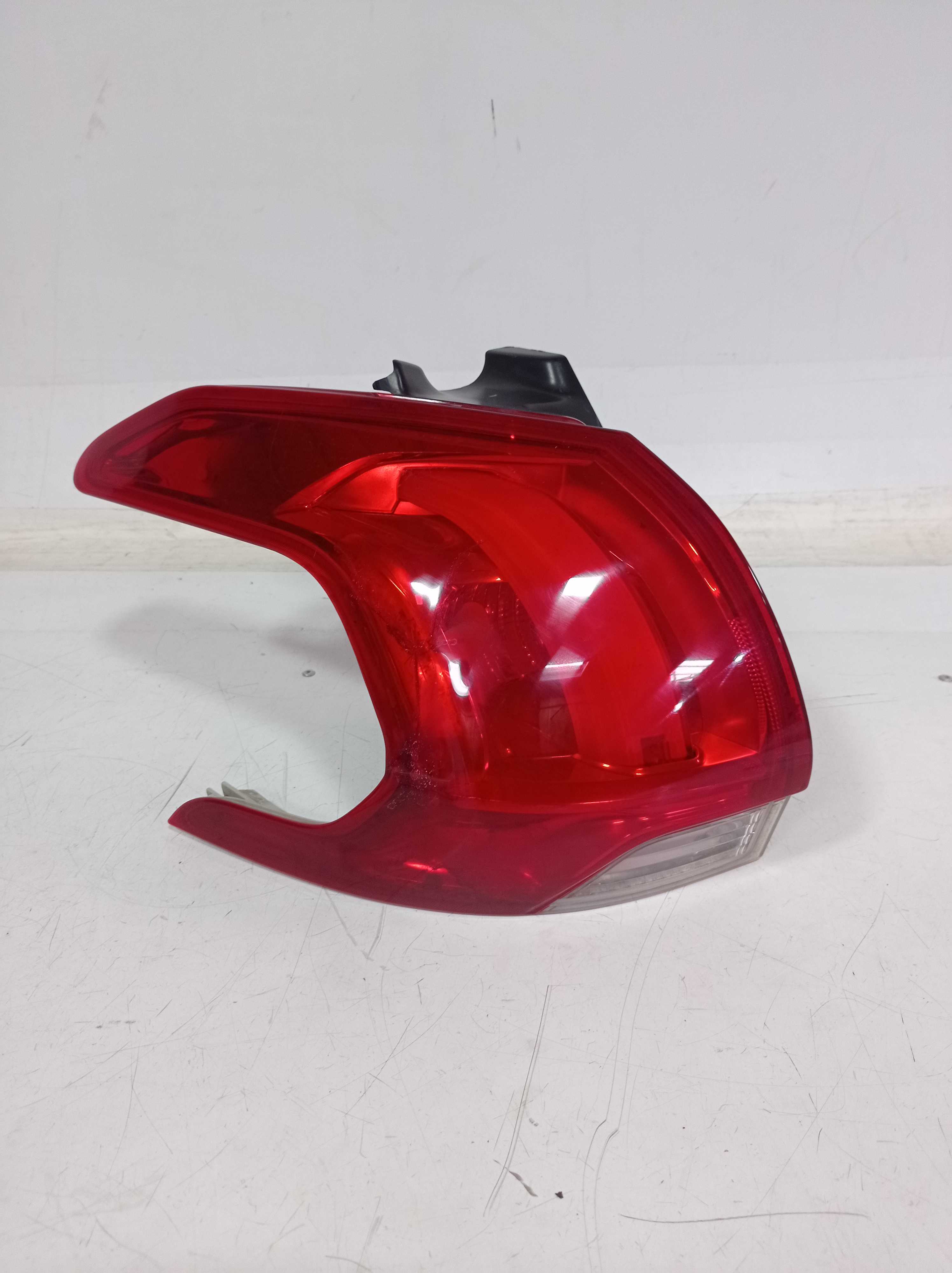 9808158480 LANTERNA ESQUERDA PEUGEOT 2008 2015 A 2018 RECU