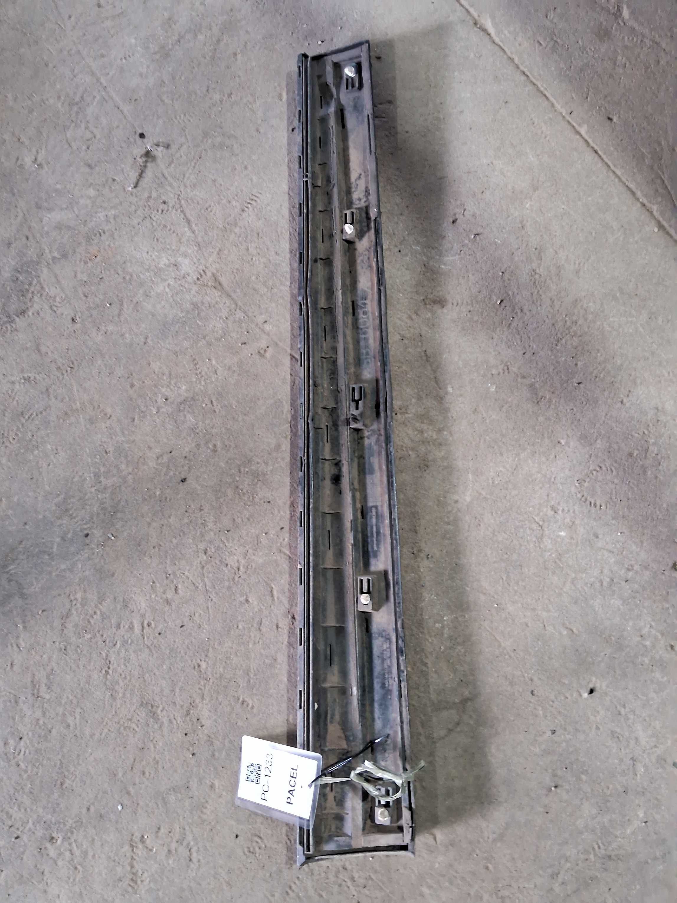 Friso Moldura porta dianteira direita audi q5 2018 R0853960E 2