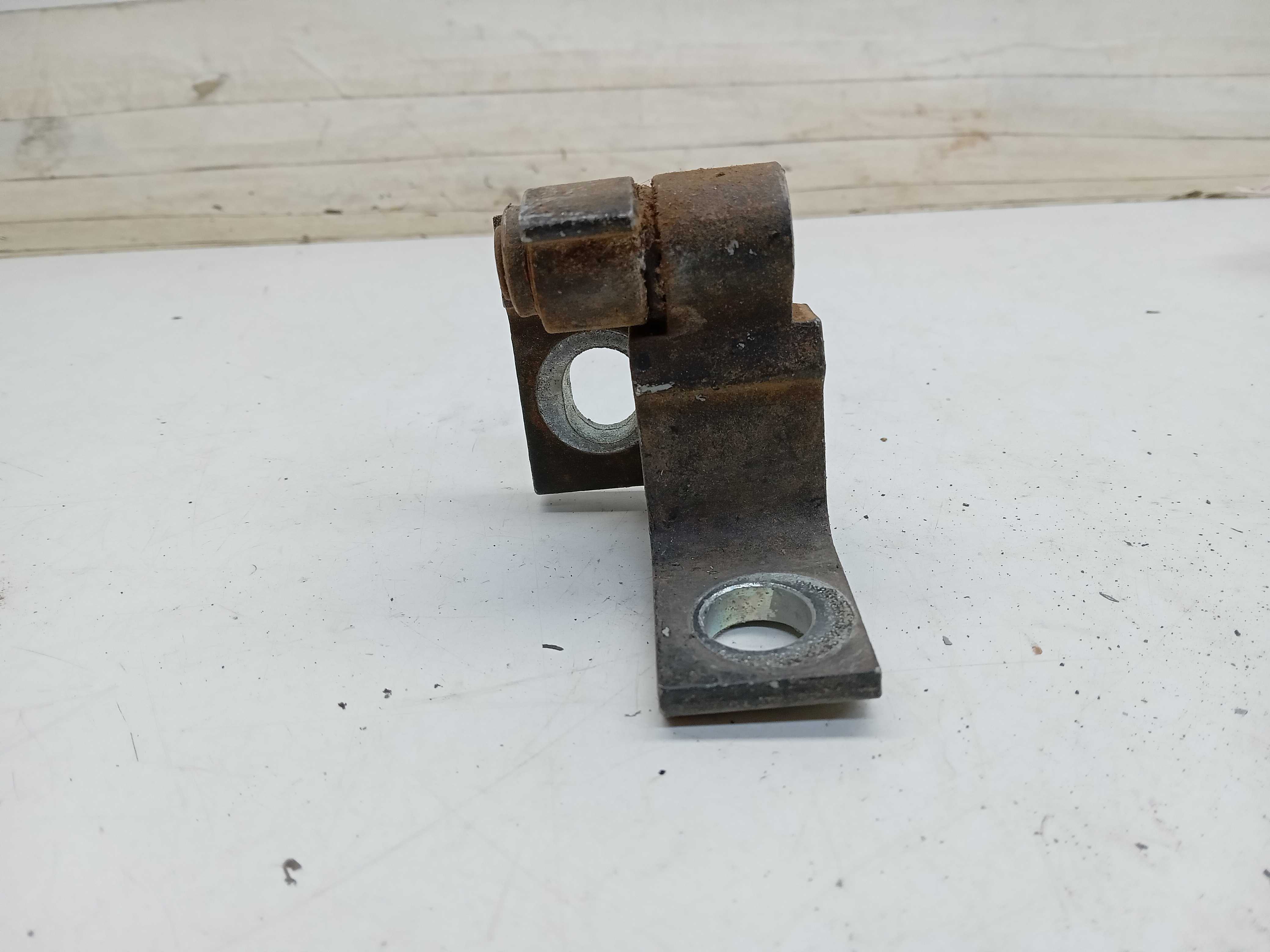 DOBRADIÇA SUPERIOR PORTA TRASEIRA LE VW Gol 2012 1