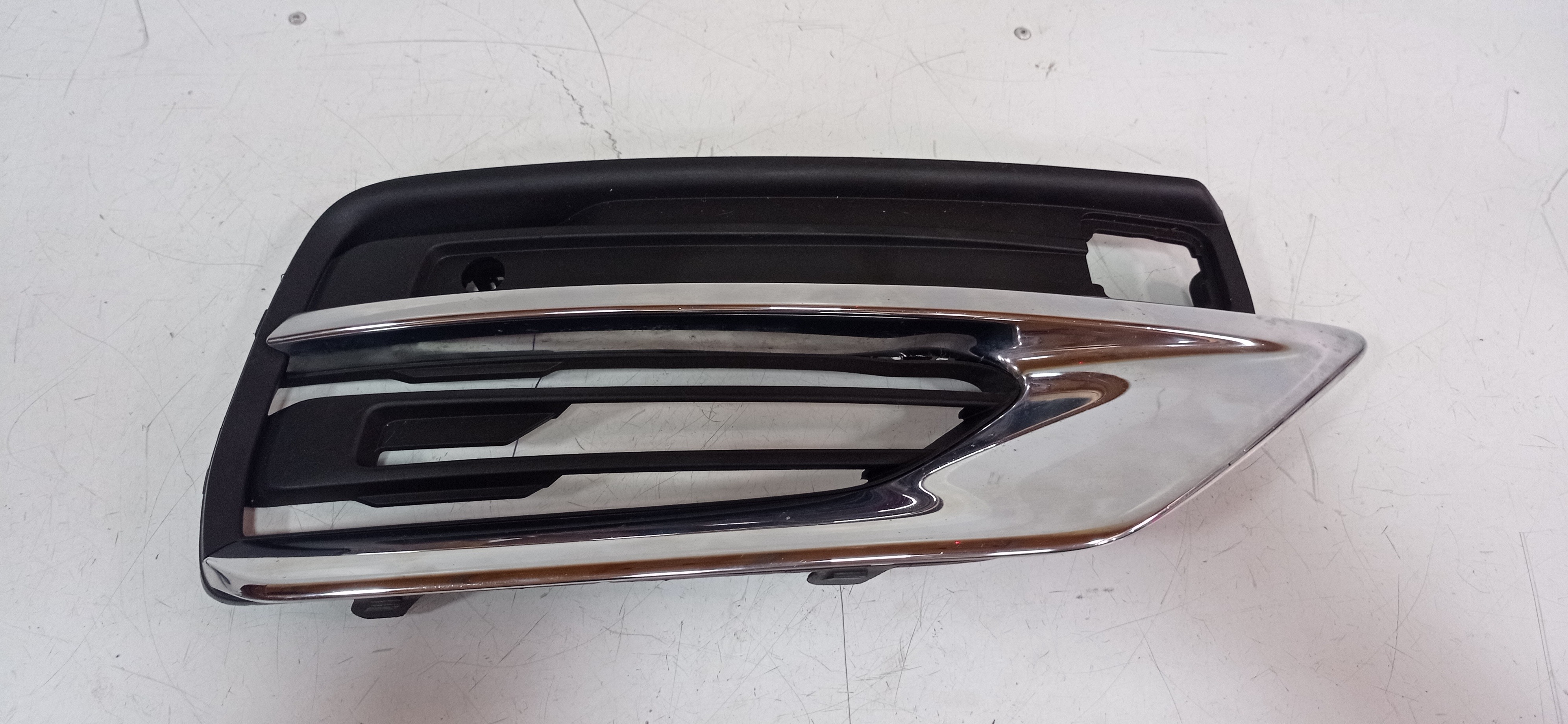 31663844 Moldura Grade Farol Milha Direito Volco Xc90 2021 6