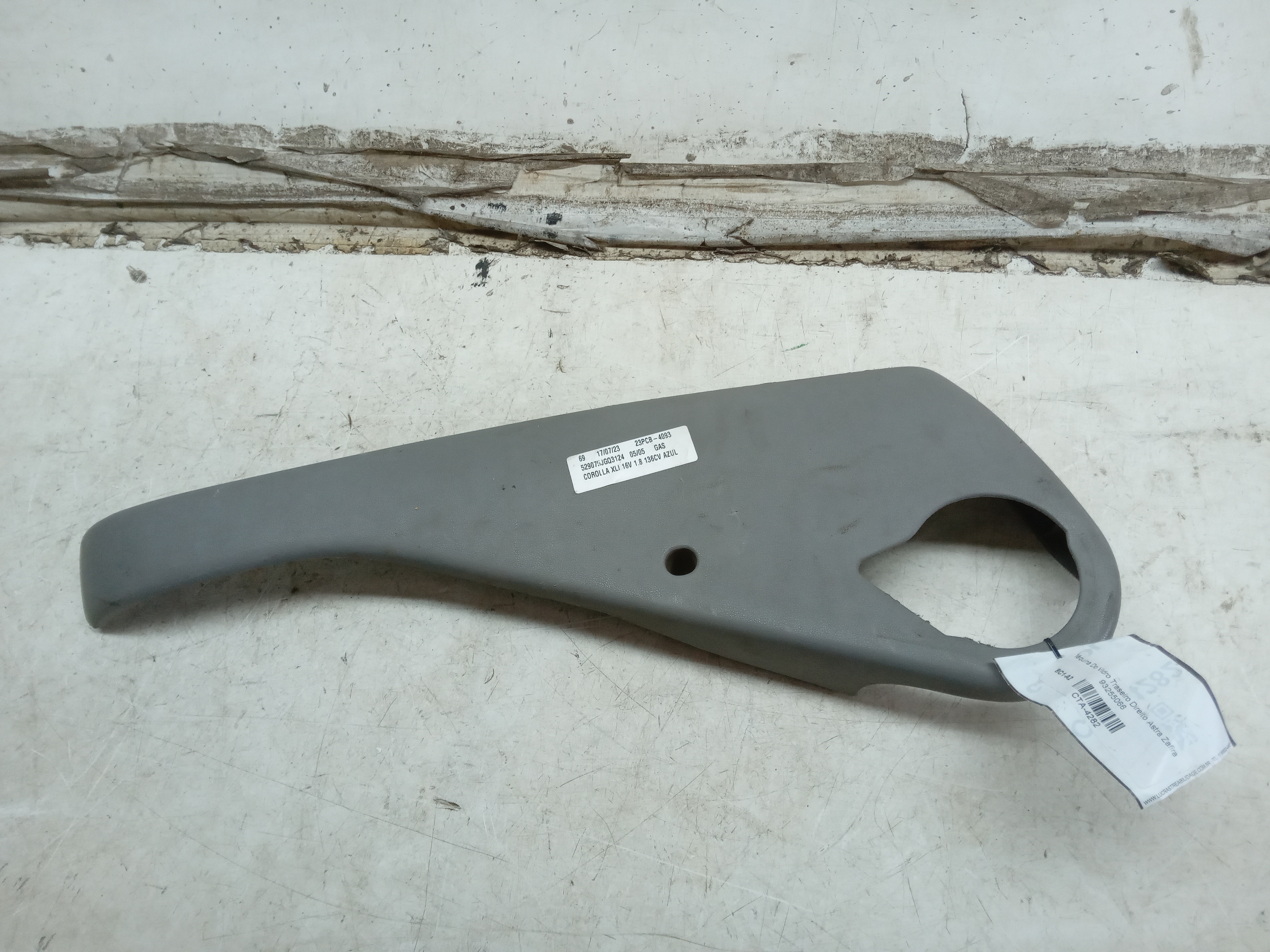 MOLDURA ACABAMENTO BANCO DIREITO TOYOTA COROLLA 2005 1