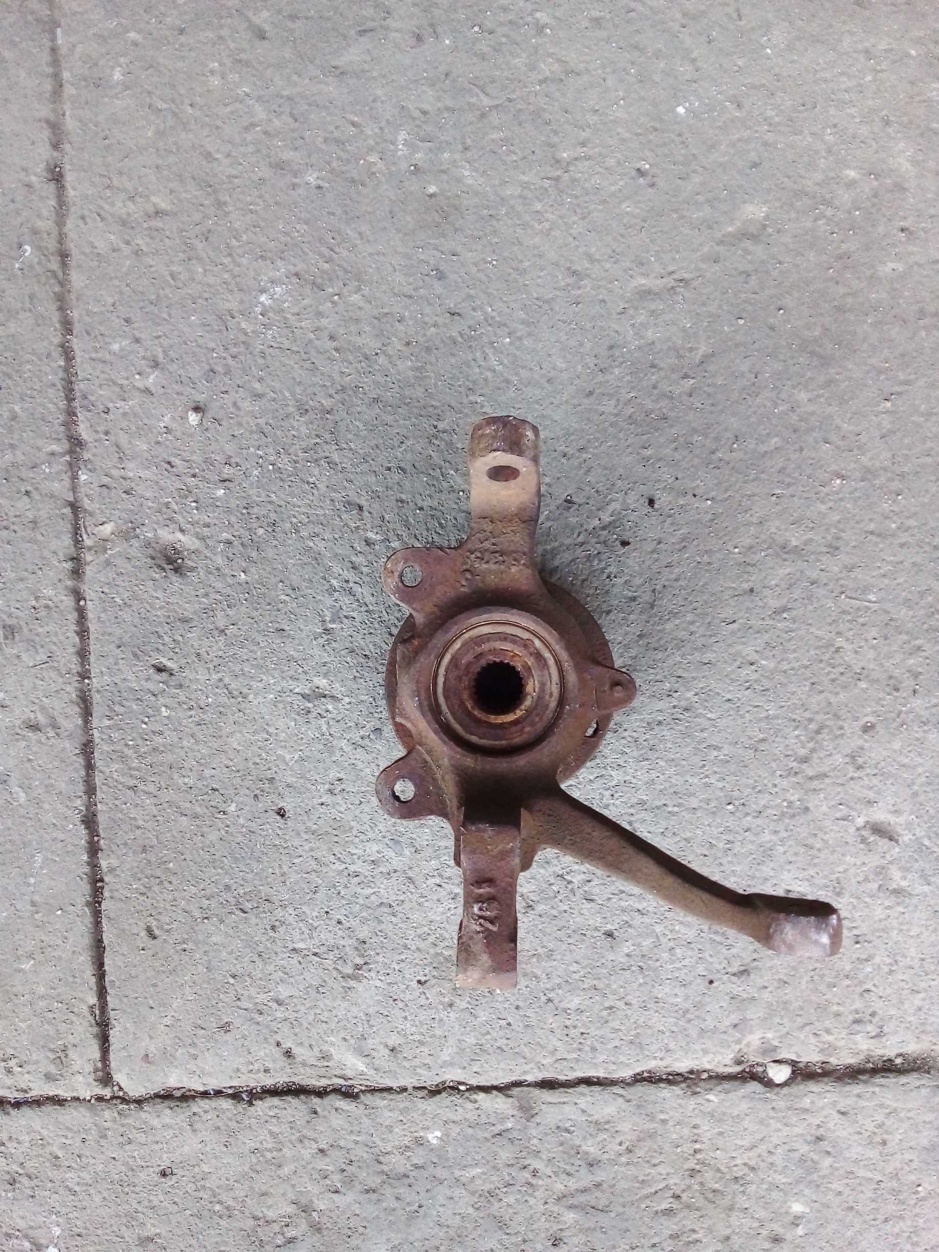 CUBO MONTANTE DIANTEIRO ESQUERDO FIAT PREMIO 1995 1