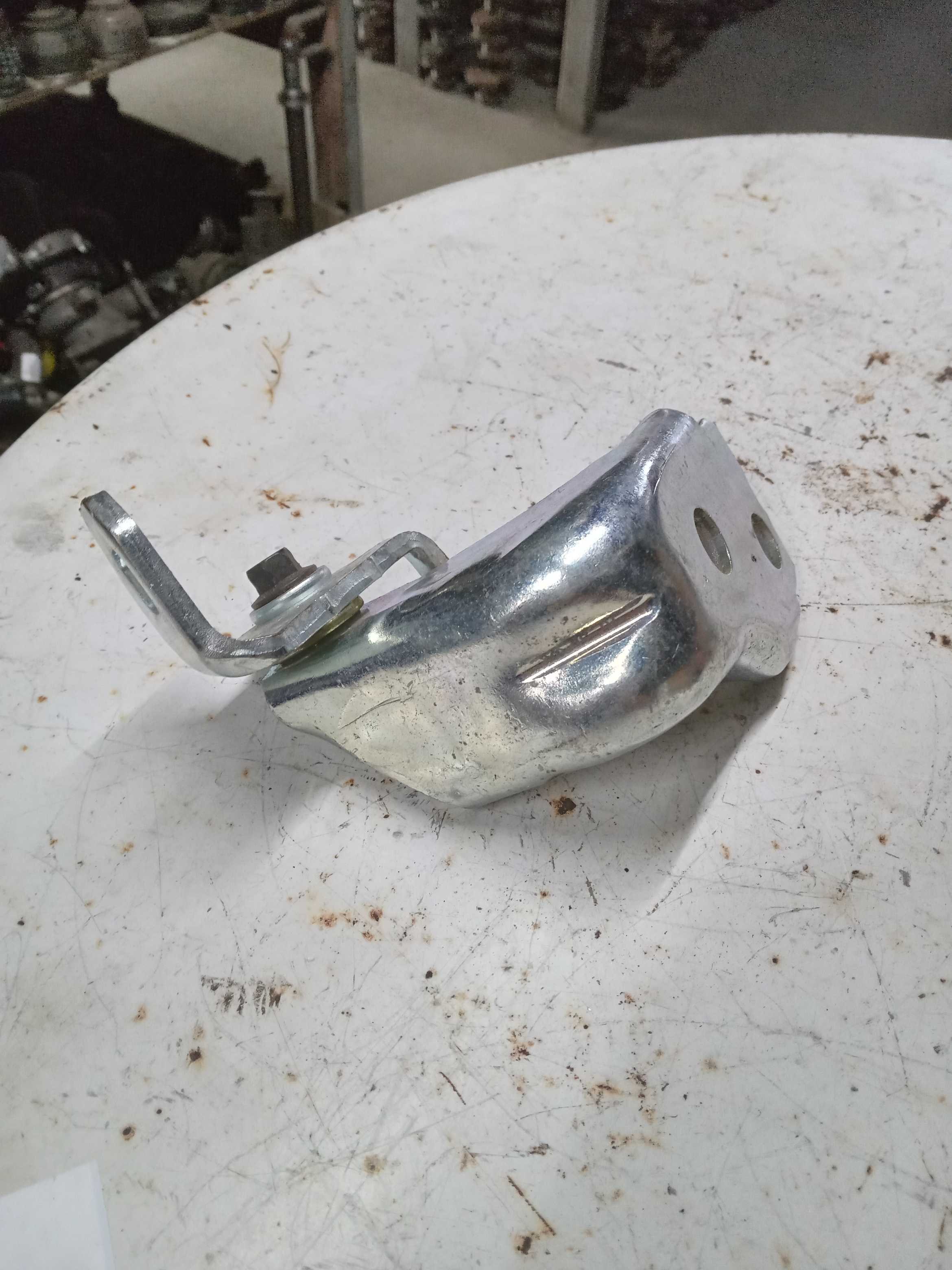 DOBRADIÇA PORTA DIANTEIRA ESQUERDA FORD KA 2015 1