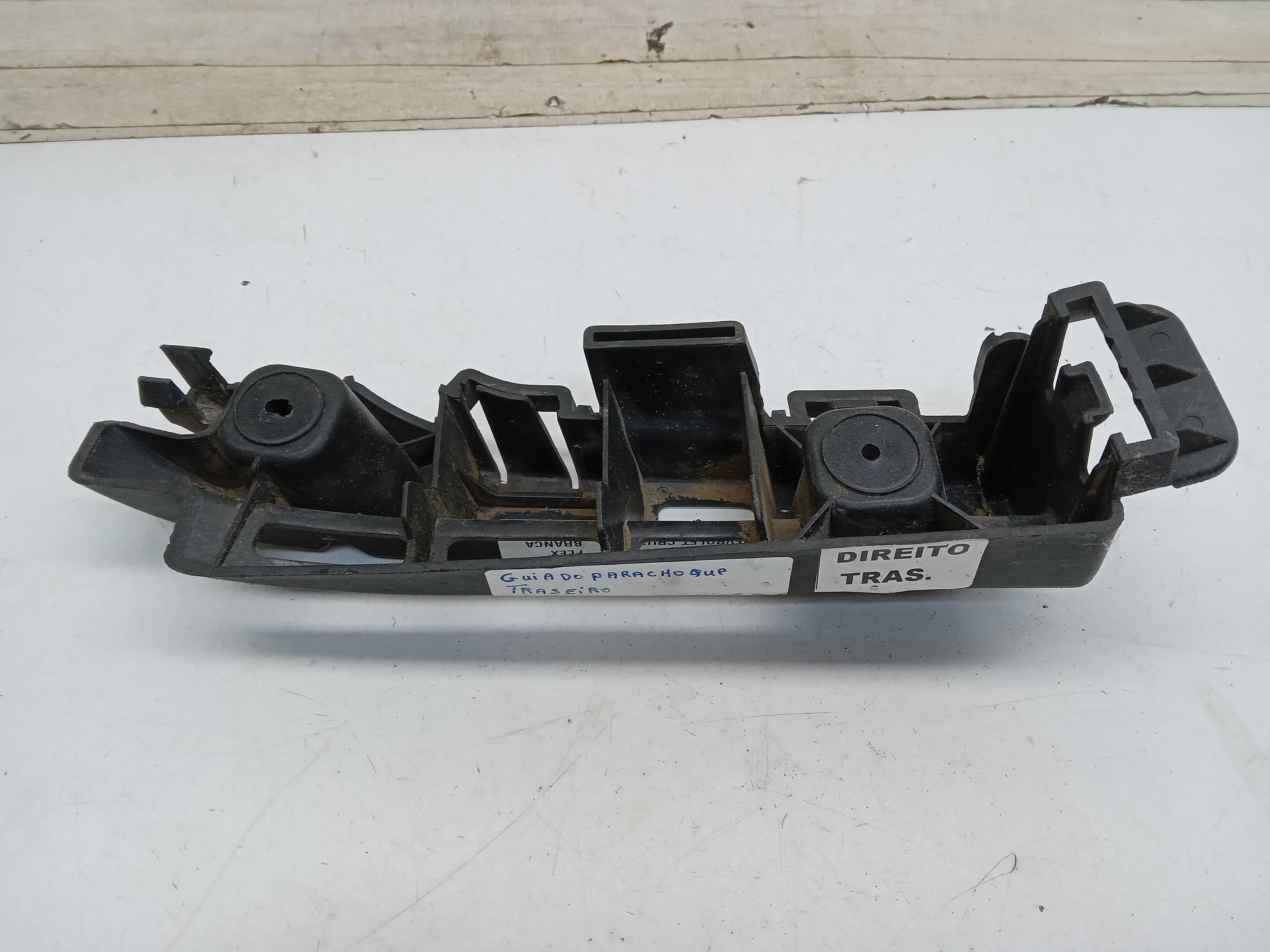 GUIA PARACHOQUE TRASEIRO LD GM CRUZE 2012 1