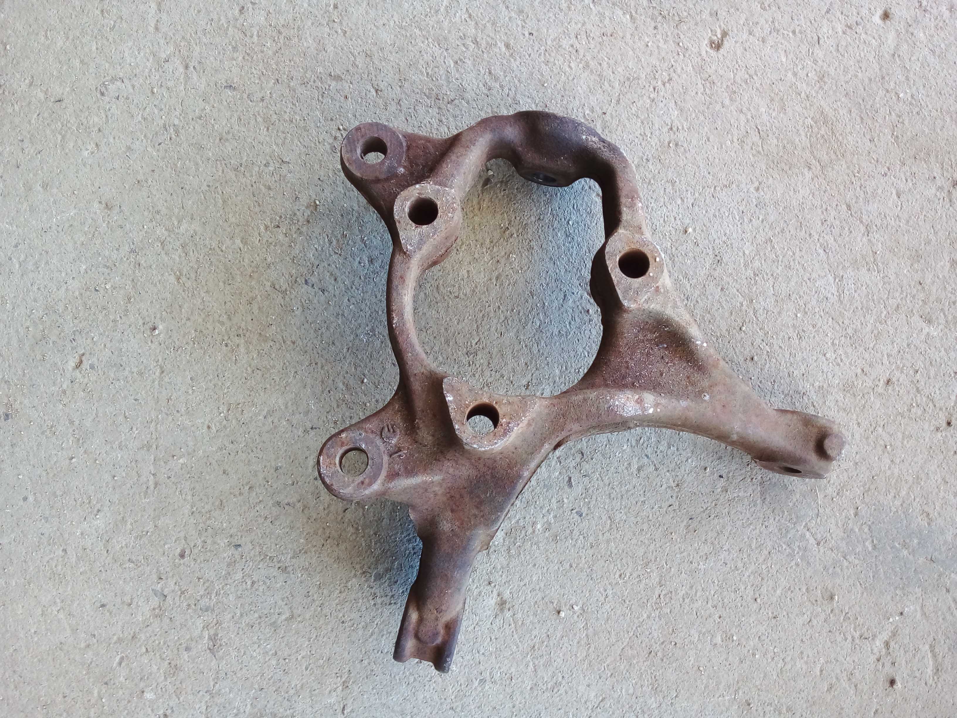 CUBO MONTANTE DIANTEIRO DIREITO TOYOTA ETIOS 3