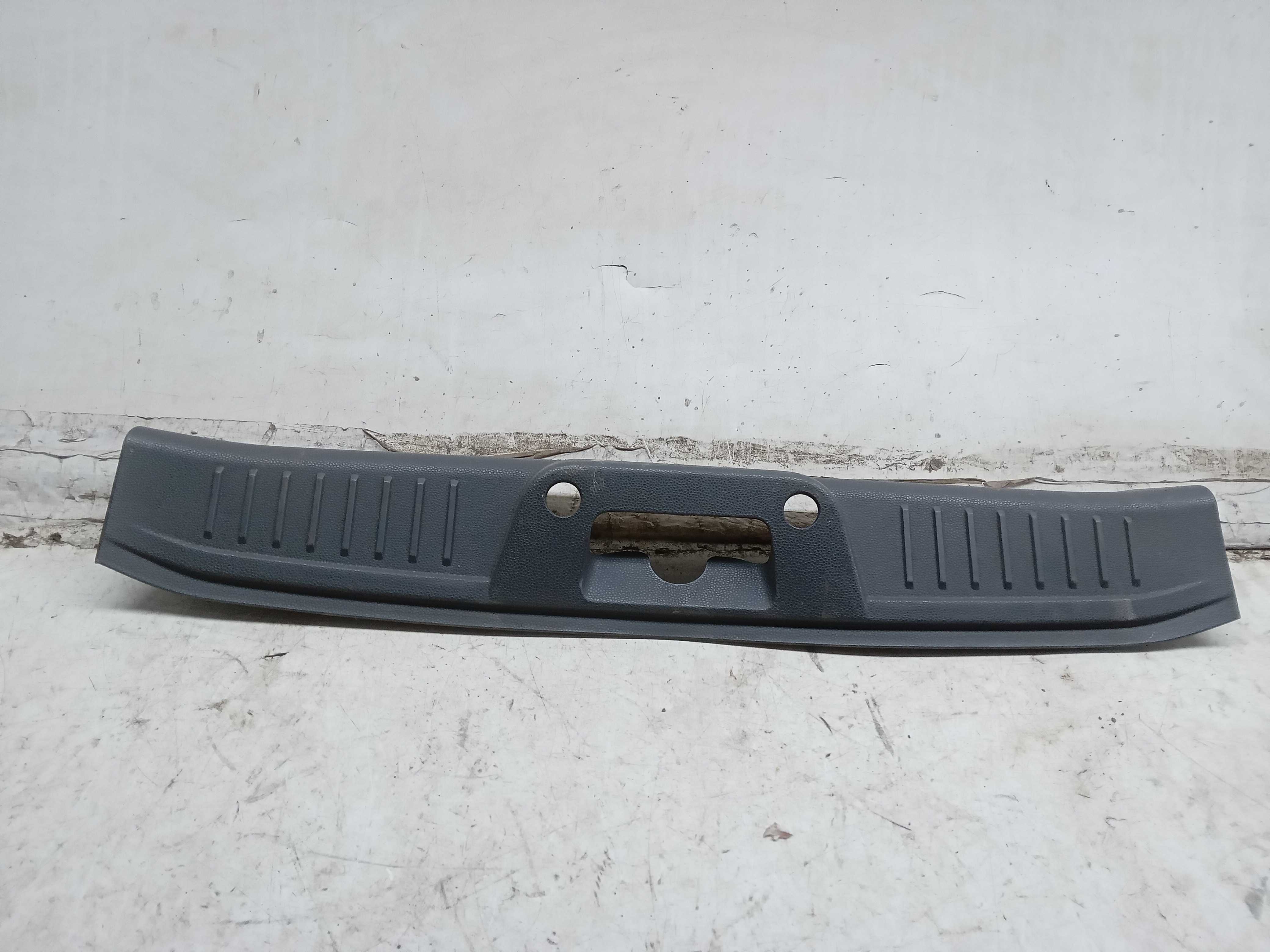 ACABAMENTO MOLDURA PORTA MALAS FORD NEW FIESTA 2016/17