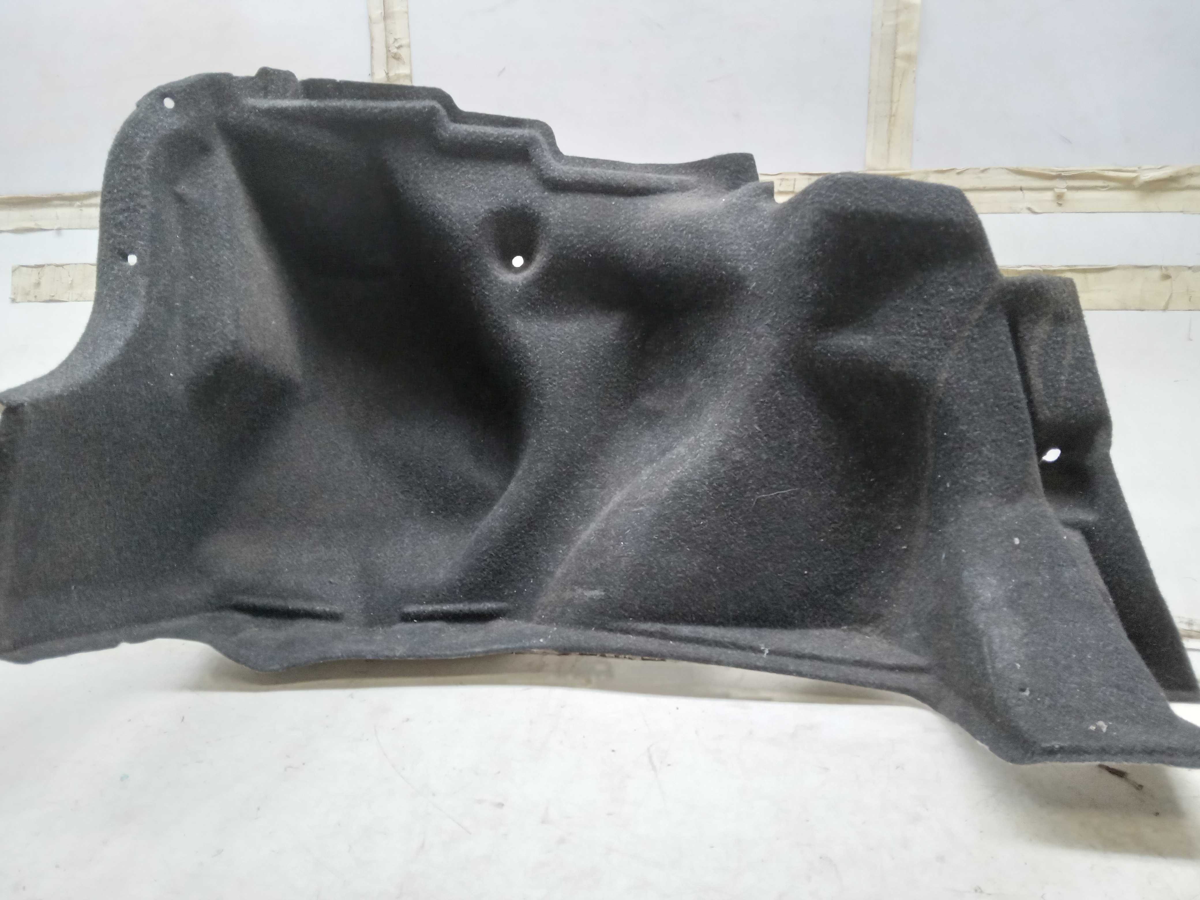 FORRO LATERAL PORTA MALAS LE TOYOTA COROLLA