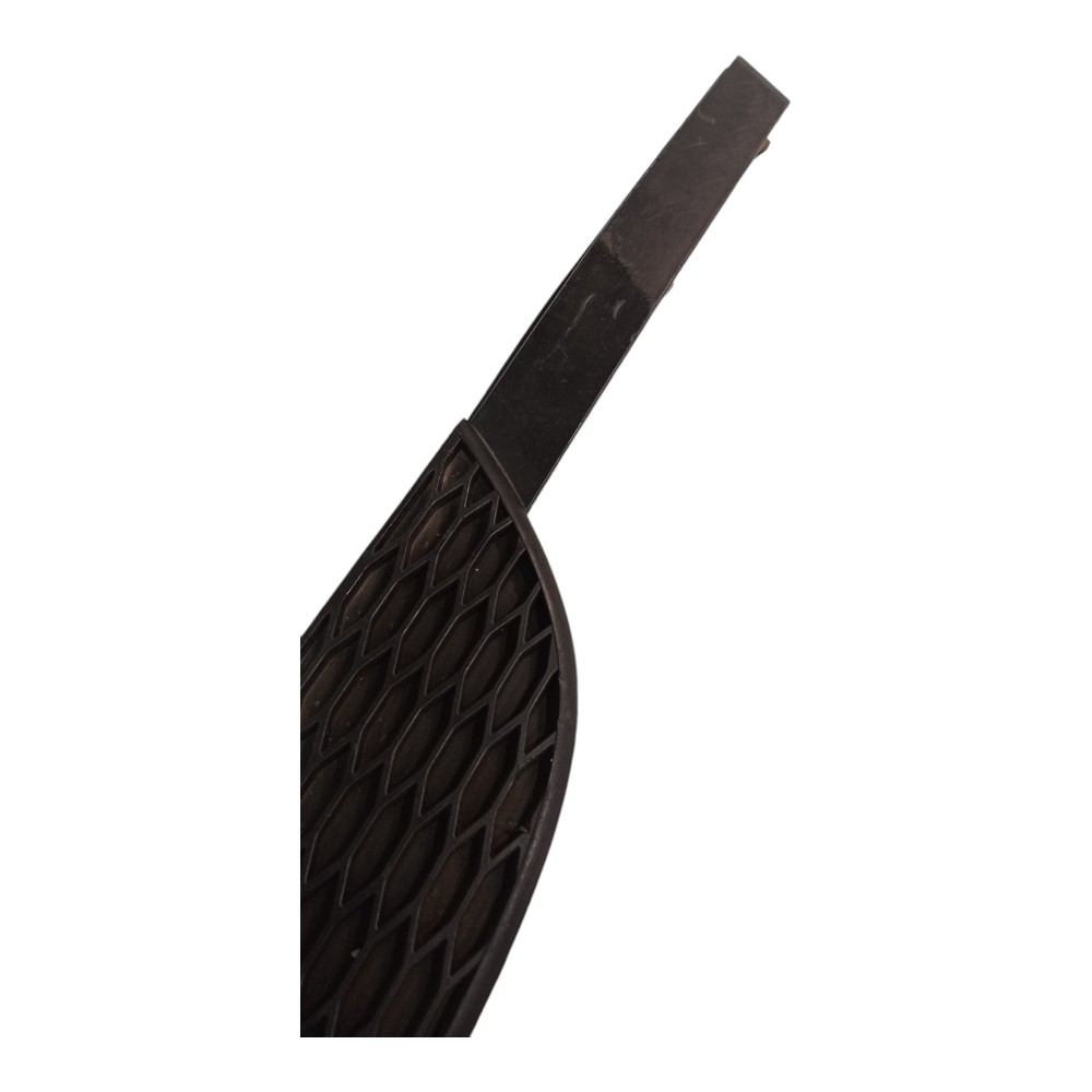 Friso Inferior Esquerdo Grade Caminhão Mercedes Axor  Preto 4