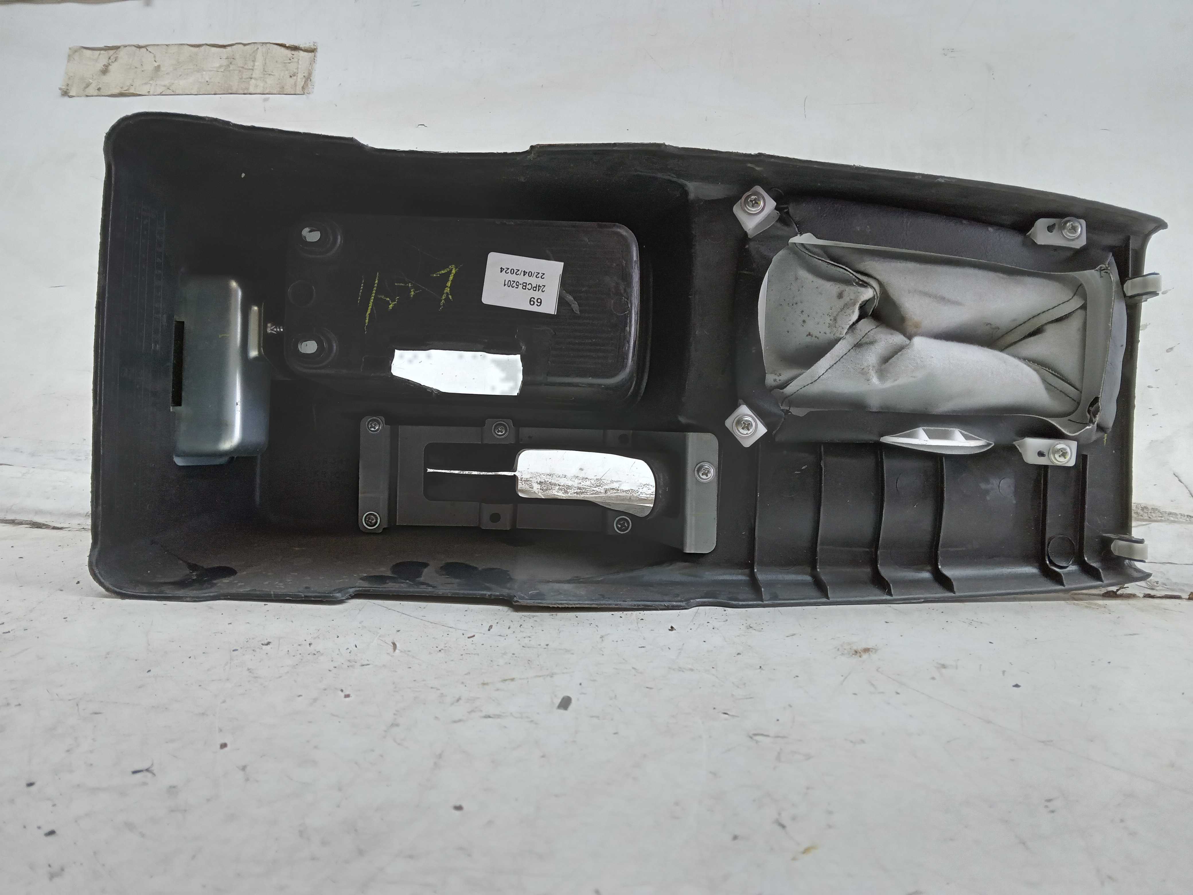 CONSOLE CENTRAL MITSUBISHI PAJERO TR4 2004 2