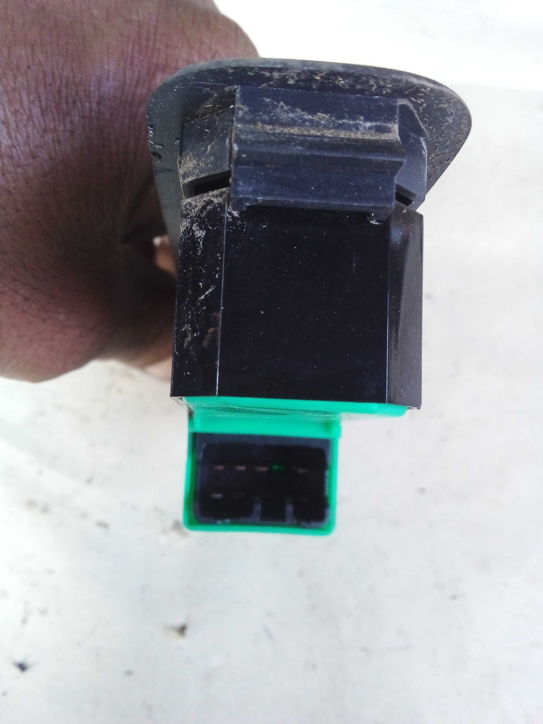 BOTÃO COMANDO VIDRO ELETRICO DIANTEIR ESQU SUZUKI JIMMY 2021 2
