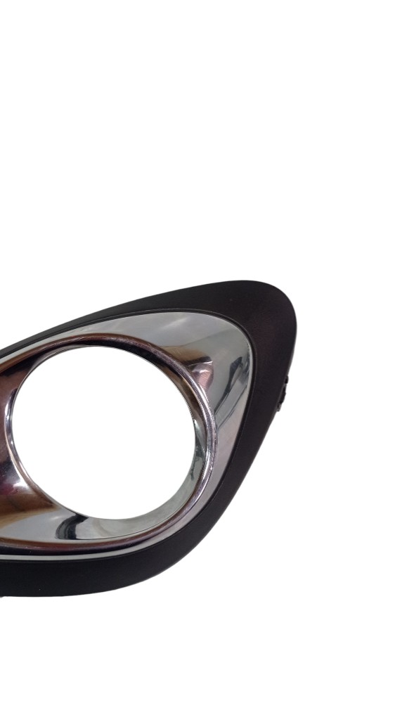 Moldura Grade Farol Milha Esquerdo Nissan March 2014 A 2020 Preto Esquerdo 4