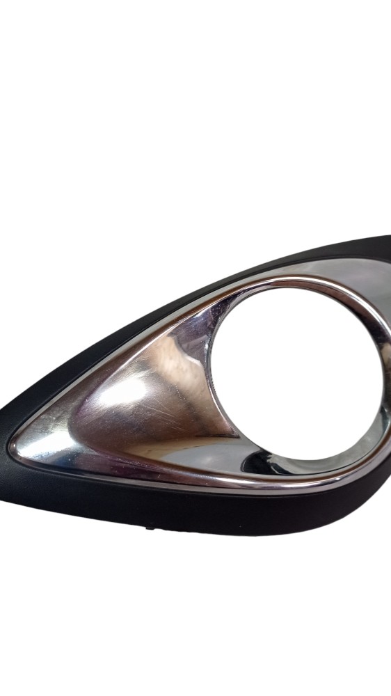 Moldura Grade Farol Milha Esquerdo Nissan March 2014 A 2020 Preto Esquerdo 3