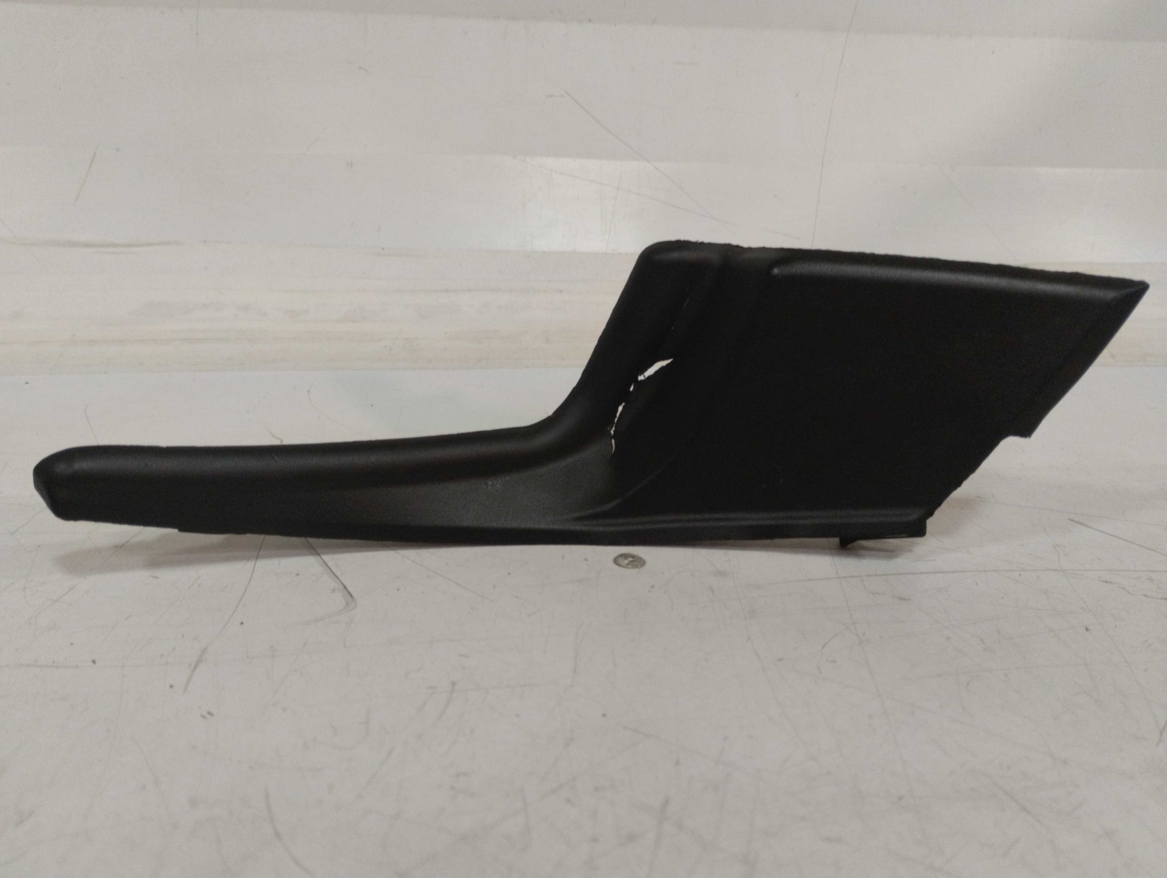 Acabamento churrasqueira direito Toyota yaris 2018/19 1