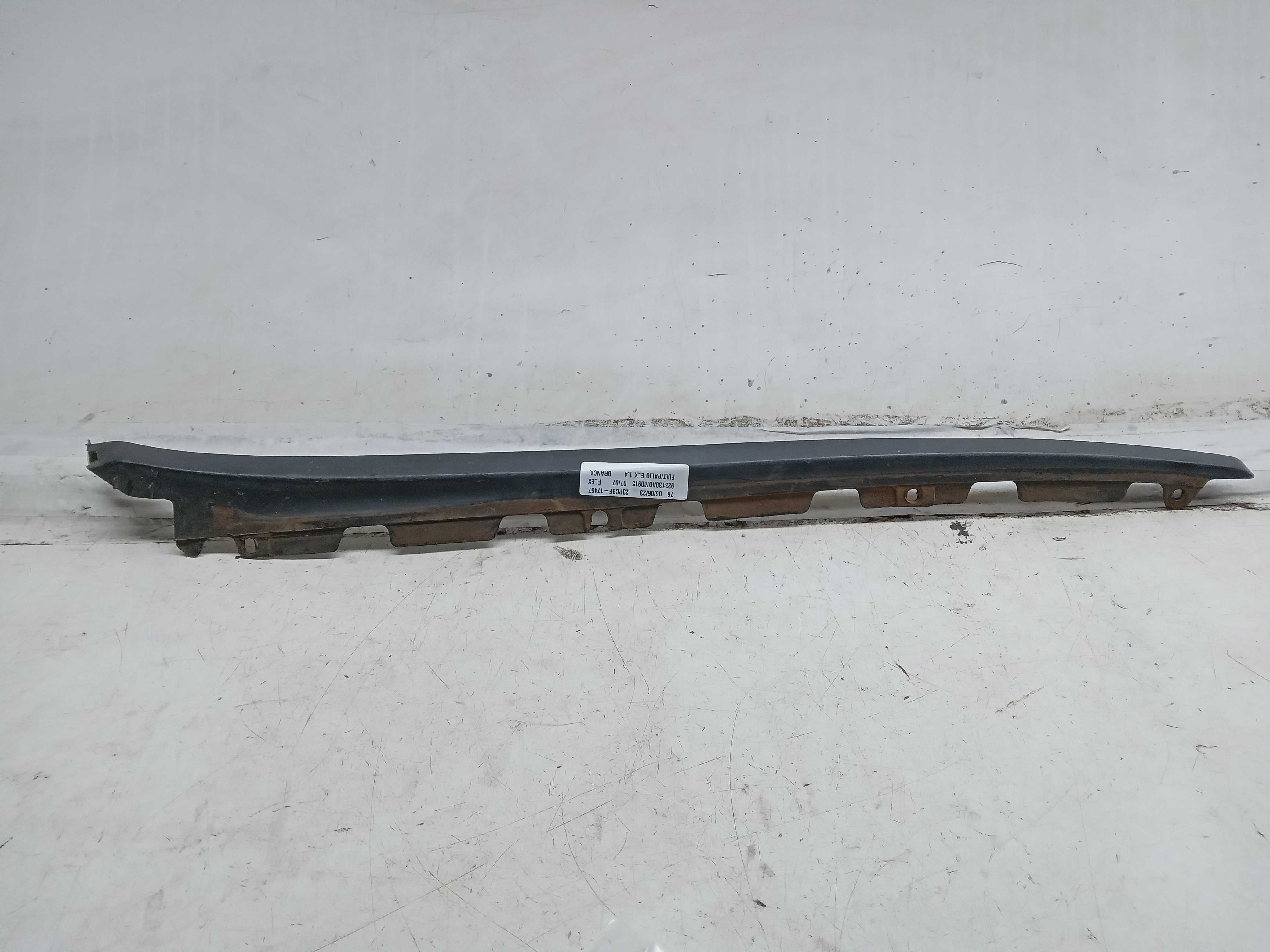 ACABAMENTO MOLDURA PARABRISA LE FIAT PALIO 2