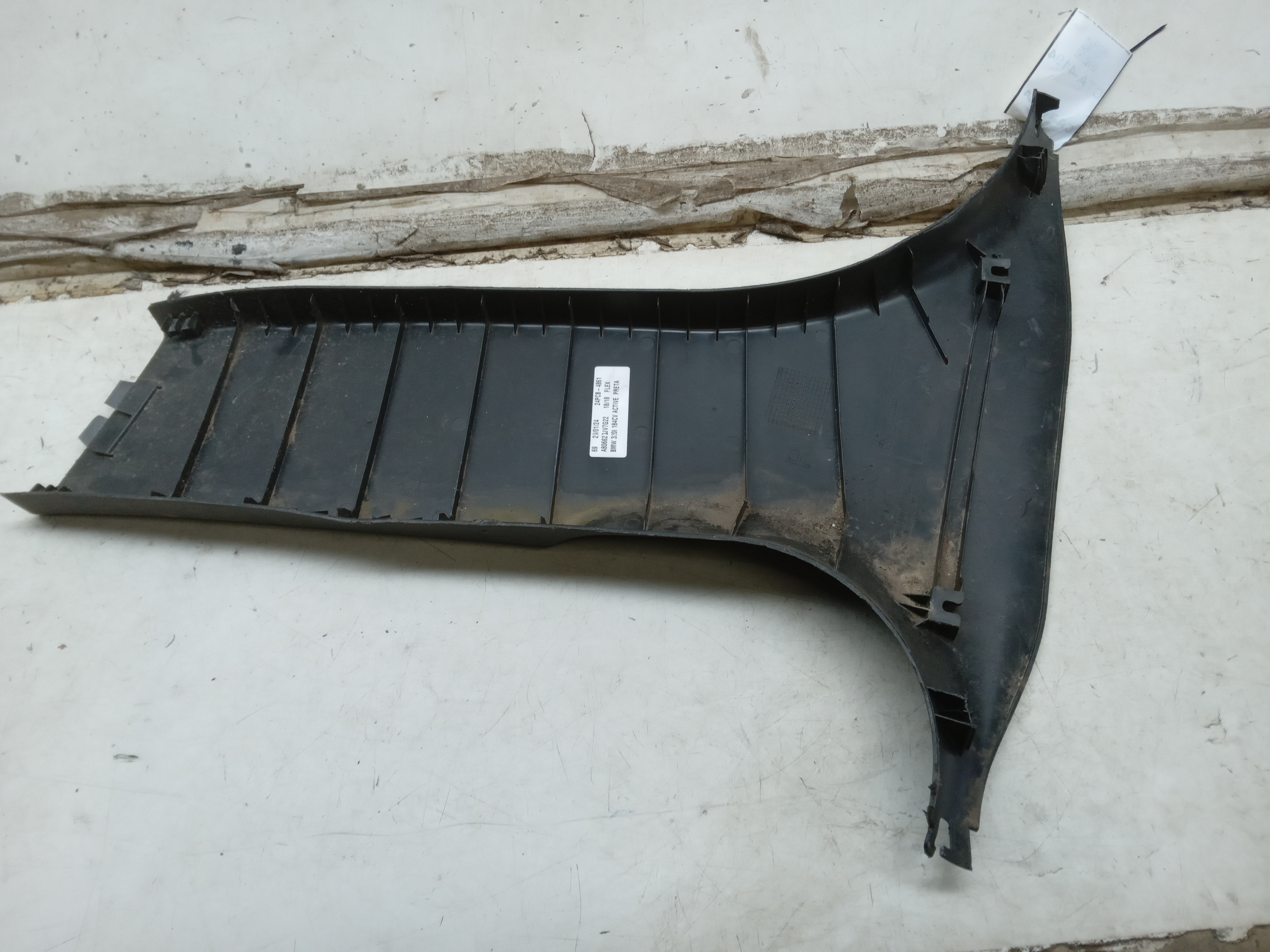 MOLDURA ACABAMENTO COLUNA LD BMW 320i 2018 2