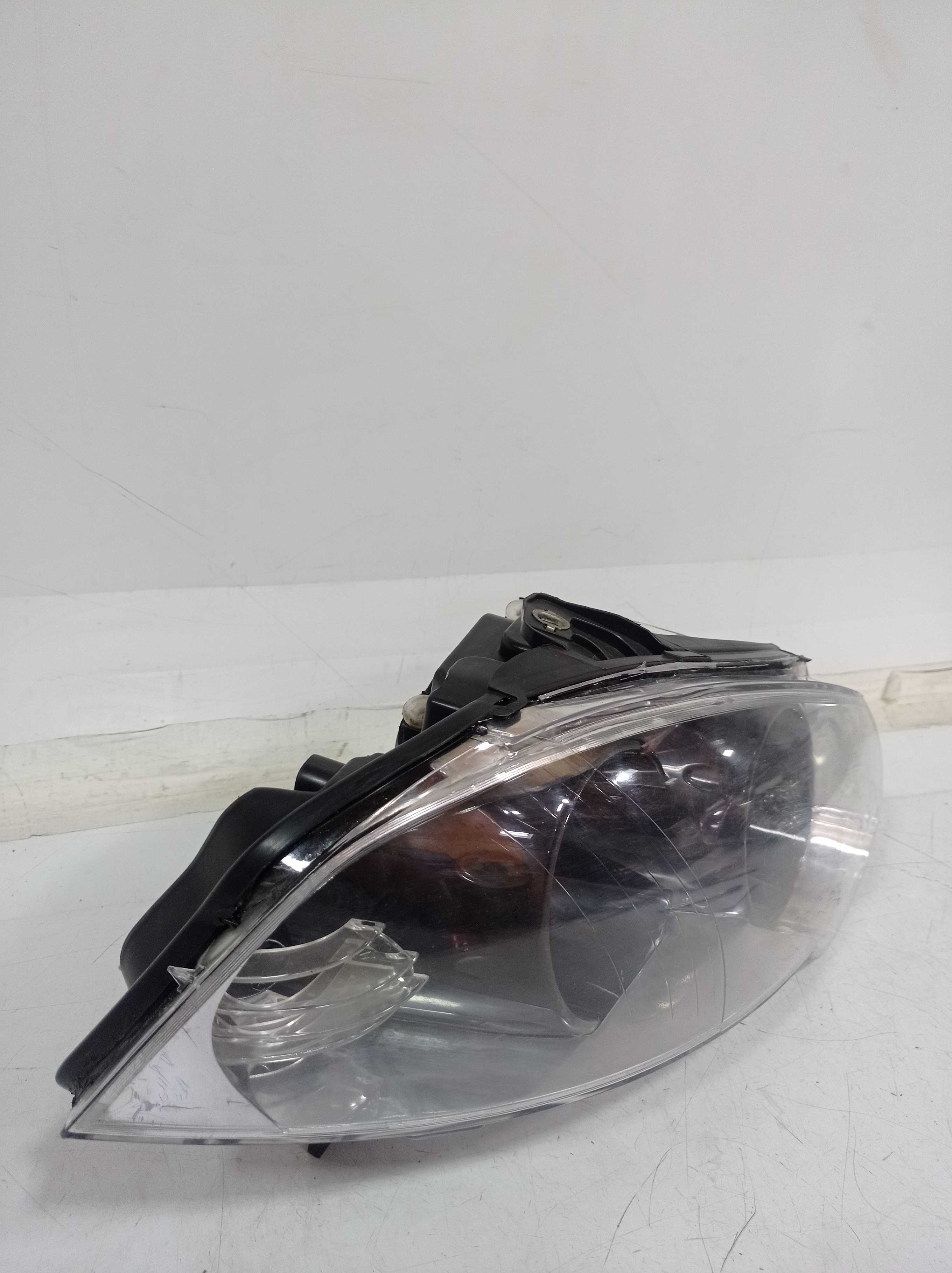 FAROL DIREITO FIAT PALIO ELX 2011 RECUPERADO 2