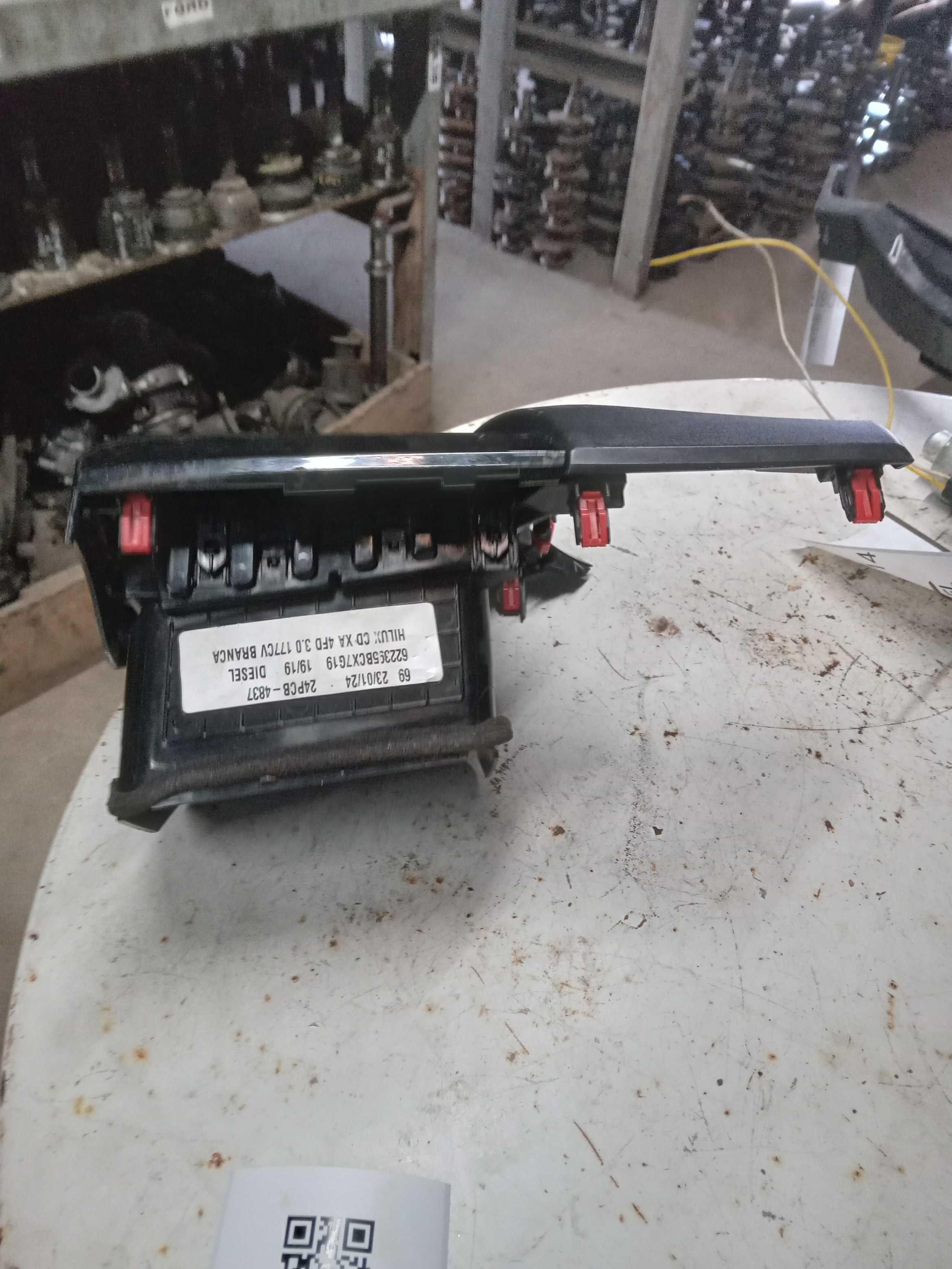 DIFUSOR AR LADO ESQUERDO TOYOTA HILUX 2019 1