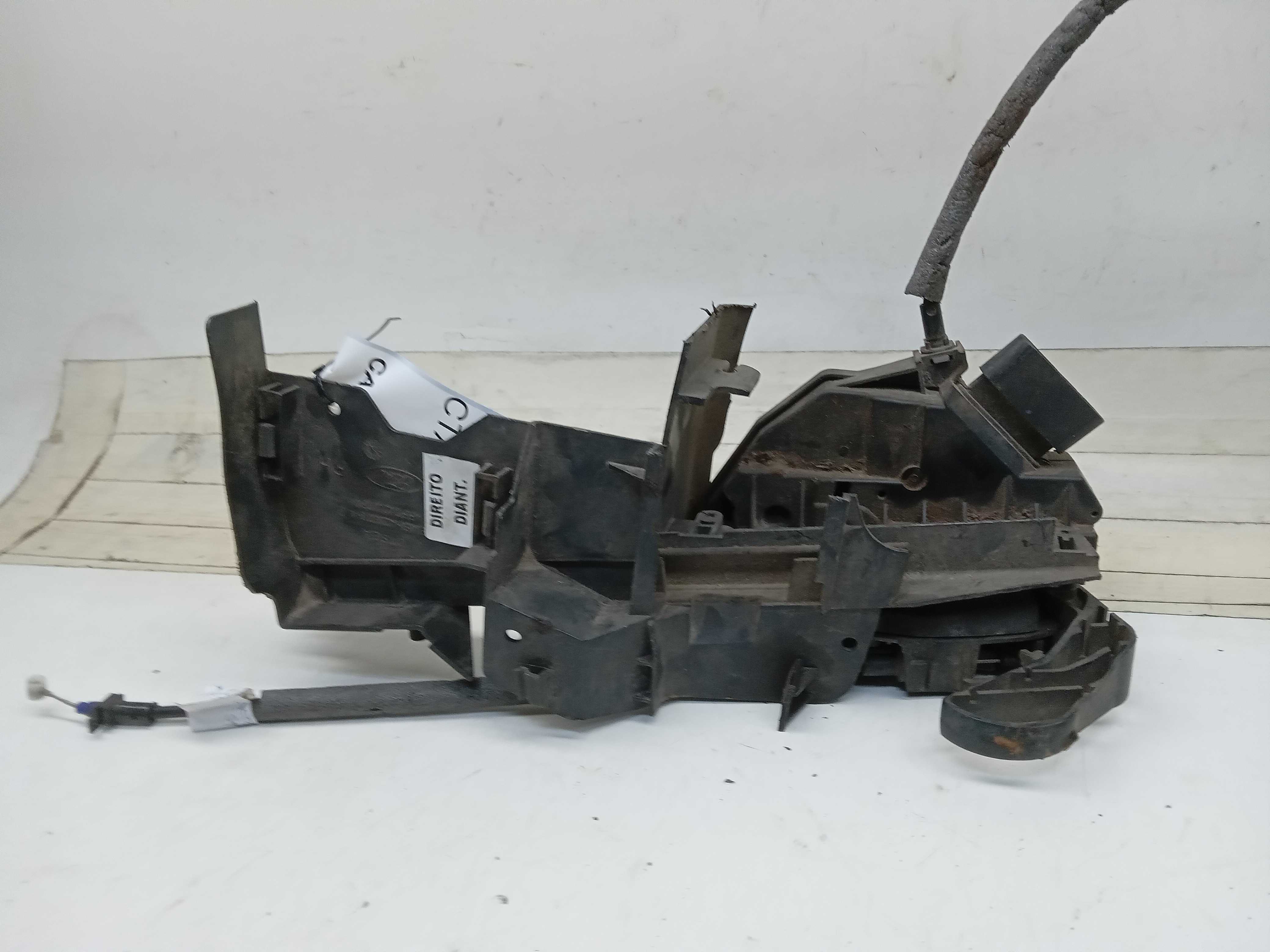 FECHADURA GUIA VIDRO PORTA DIANTEIRA LD FORD  FOCUS 2014