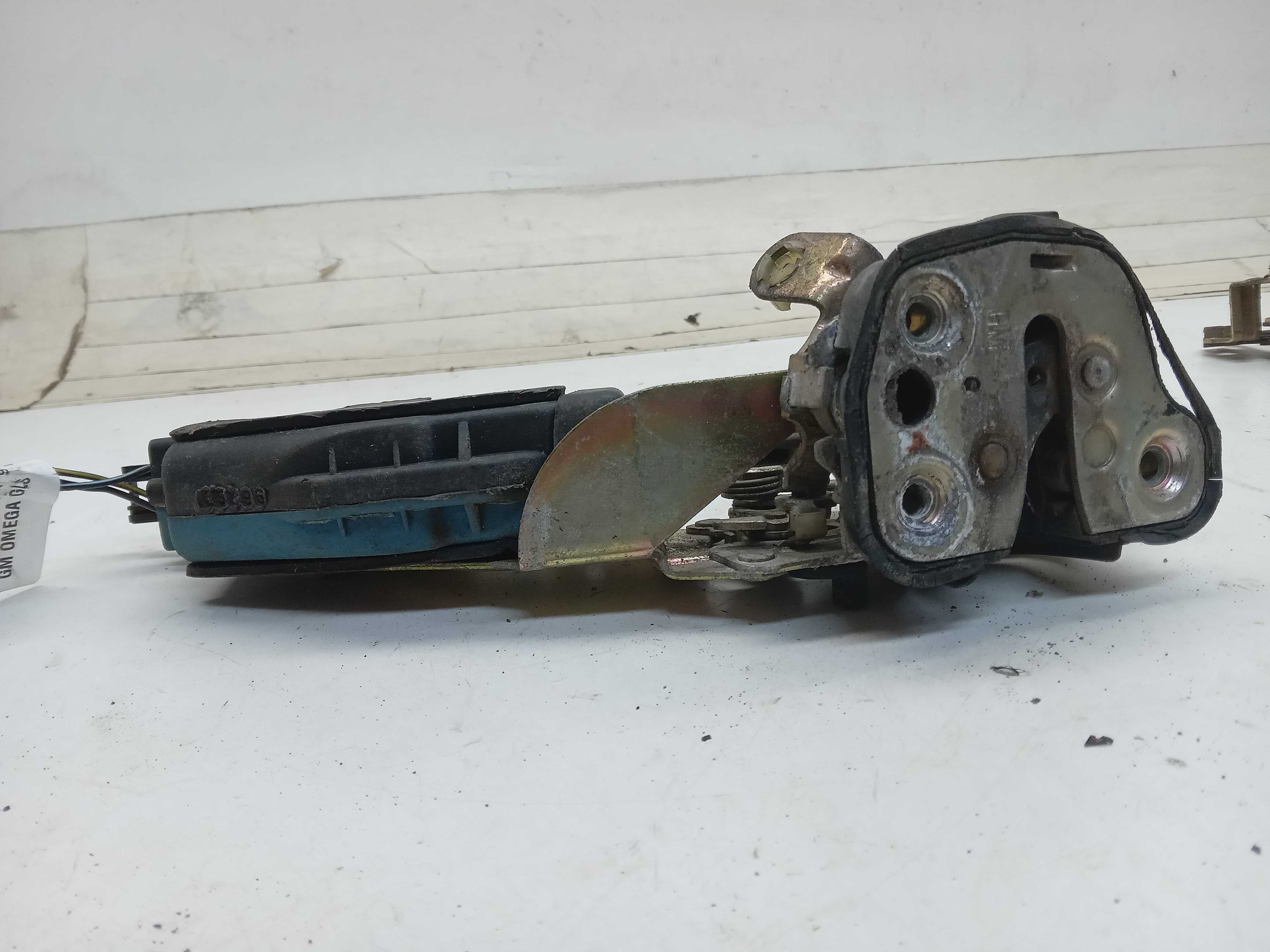 FECHADURA PORTA TRASEIRA LE GM OMEGA 1997 1